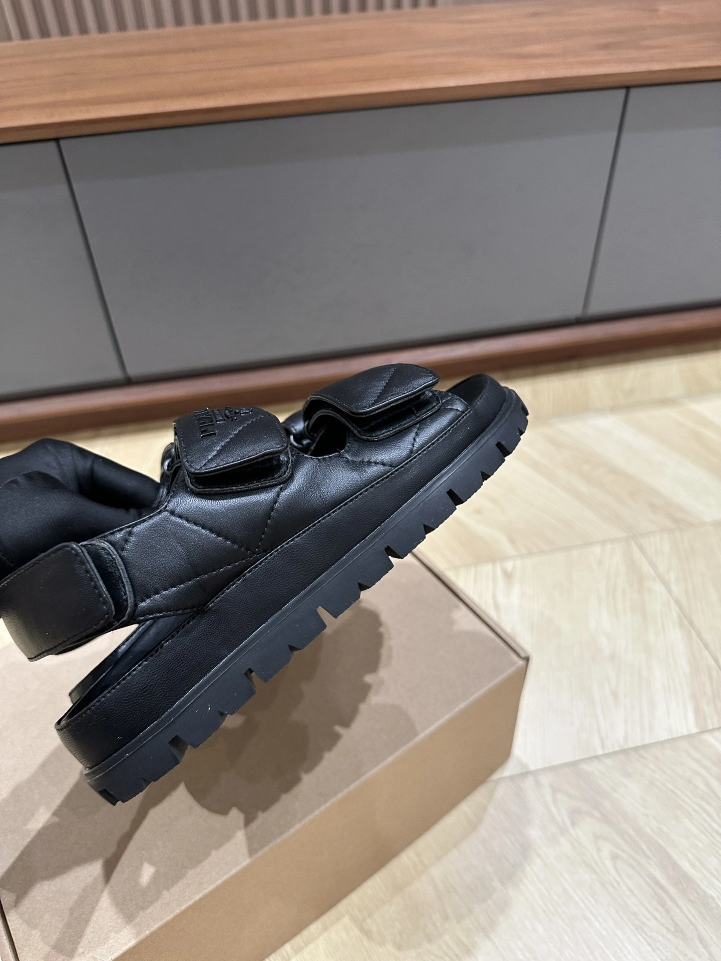 &COCO--Pr141 1X721M_038_F0002_F_D020 1X721M_038_F0002_F_020 sheepskin item:D-X03E2179