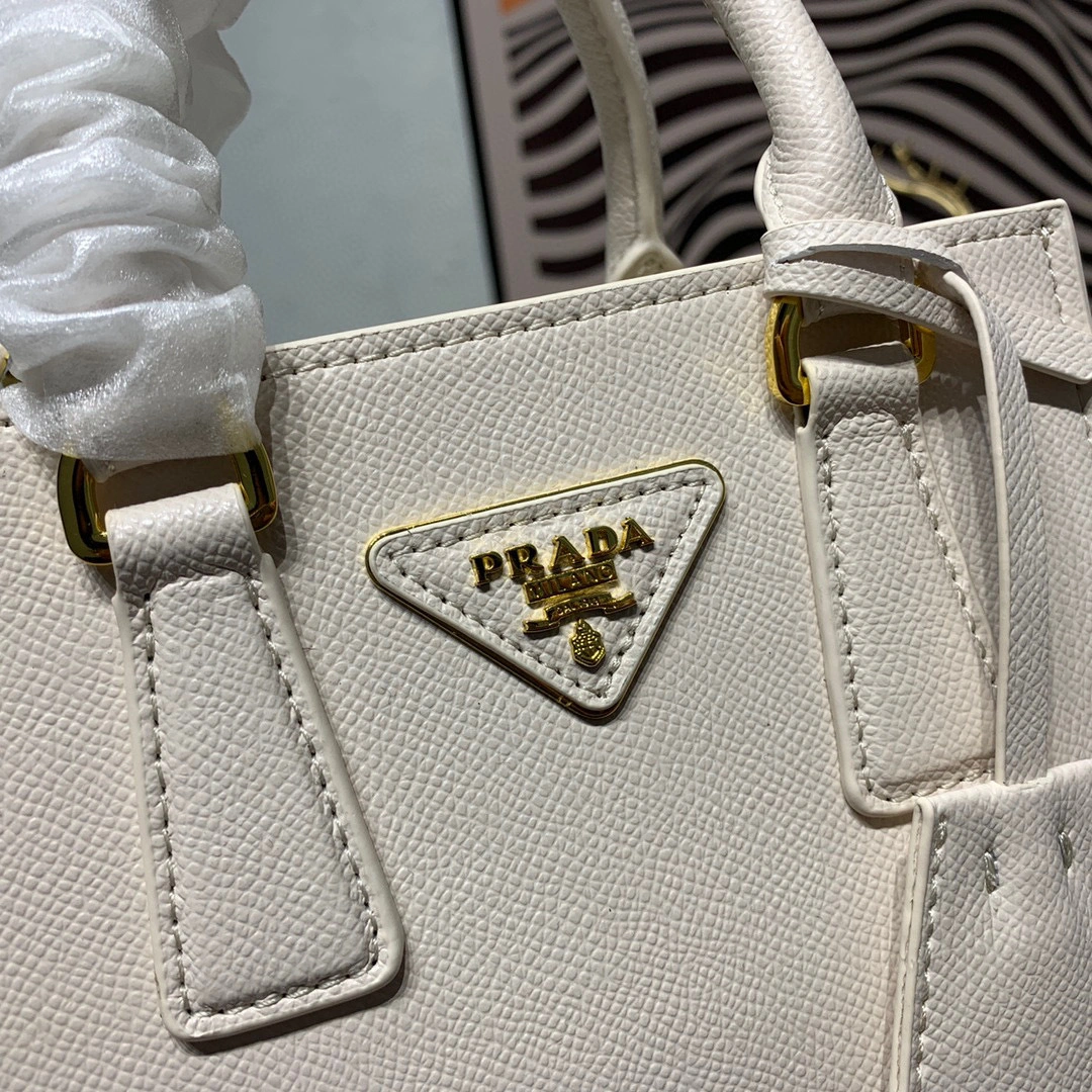 MOMO- high quality version 1BA358_NZV_F0009_V_OOO Saffiano cowhide item：B-B000K0819C