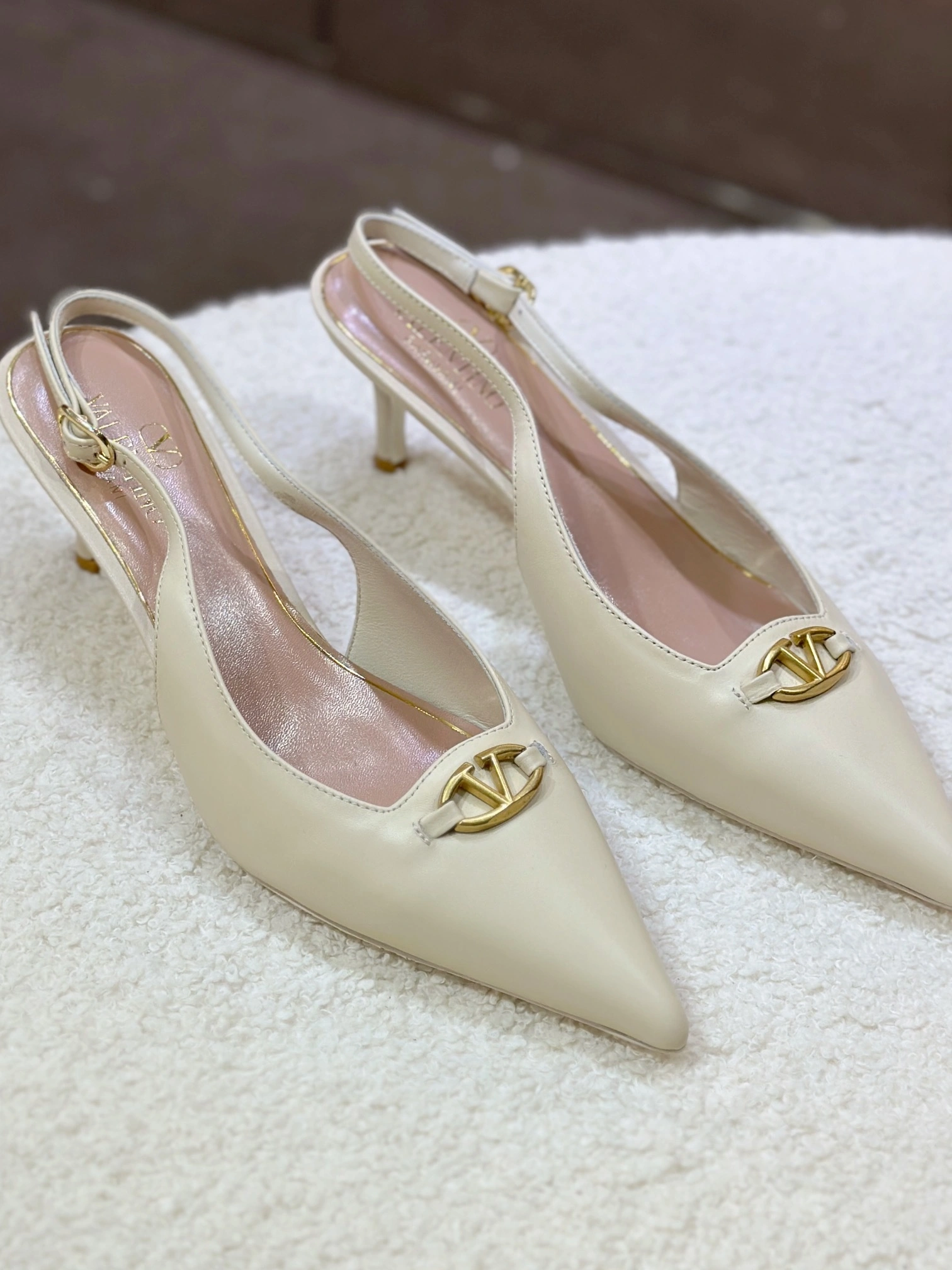 COCO-- V1859ti9o 4W0S0JB7EEY098 Heel height：6CM Calfskin sheepskin item:E-X187A1036