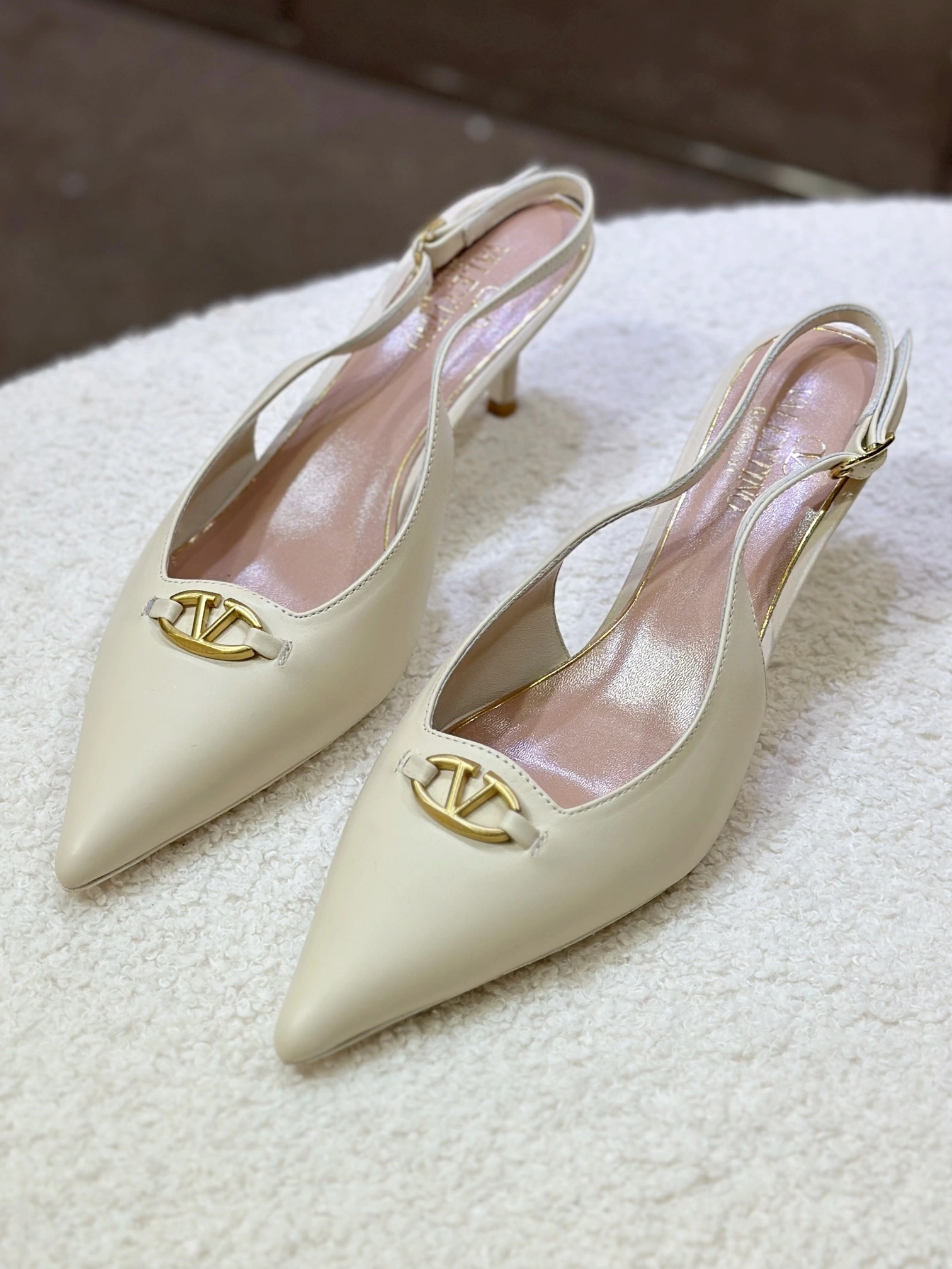COCO-- V1859ti9o 4W0S0JB7EEY098 Heel height：6CM Calfskin sheepskin item:E-X187A1036