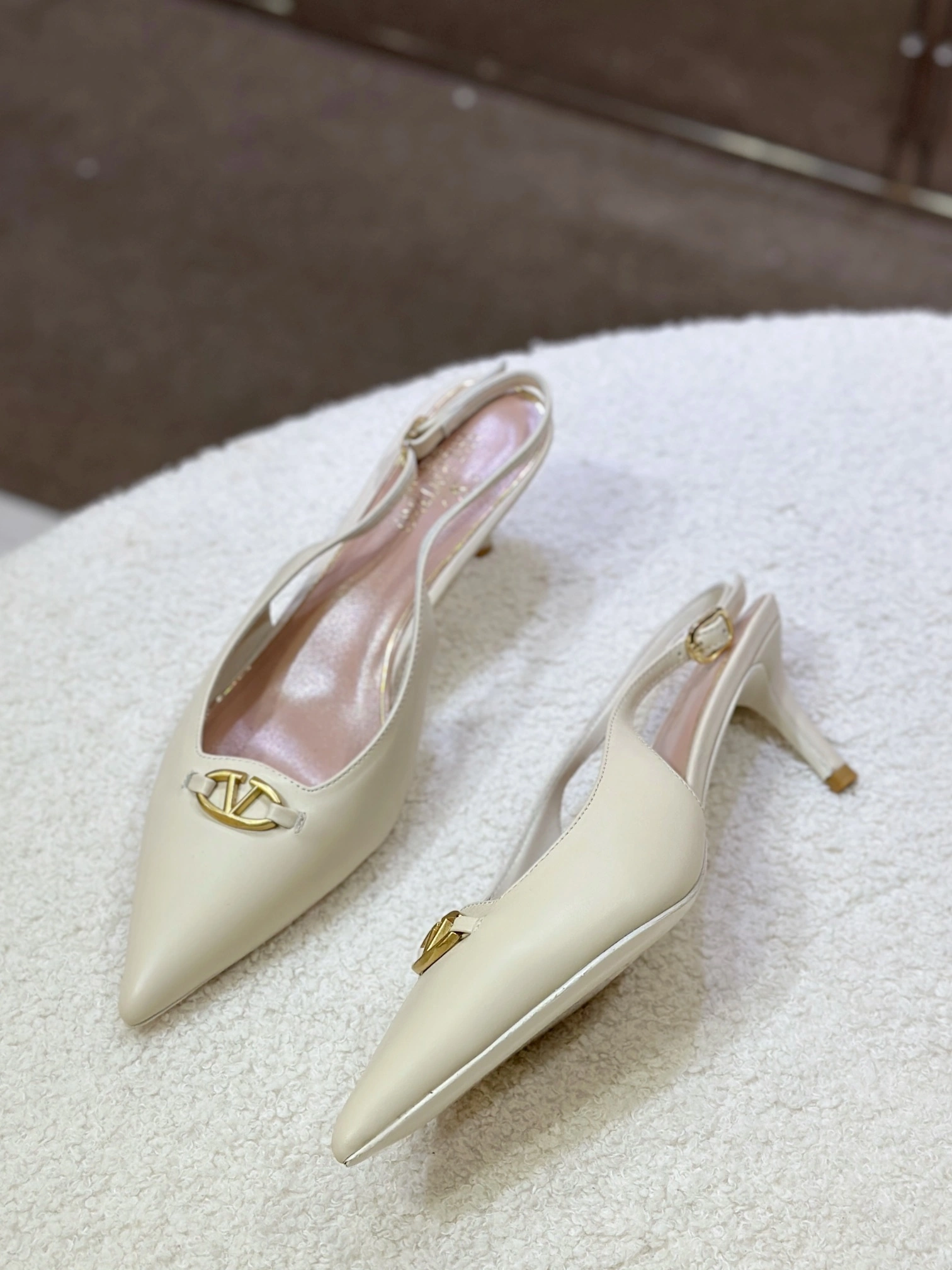 COCO-- V1859ti9o 4W0S0JB7EEY098 Heel height：6CM Calfskin sheepskin item:E-X187A1036