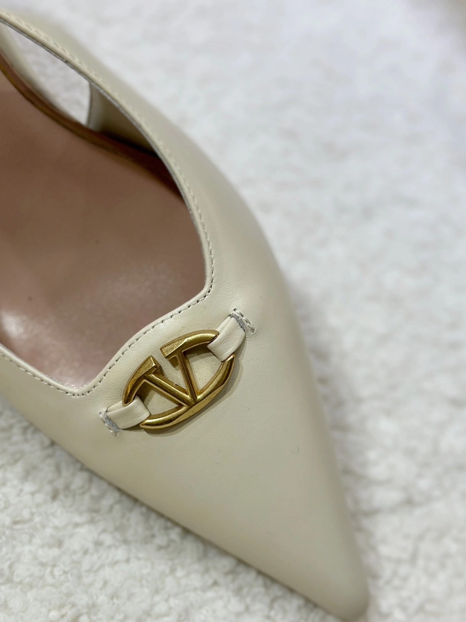 COCO-- V1859ti9o 4W0S0JB7EEY098 Heel height：6CM Calfskin sheepskin item:E-X187A1036