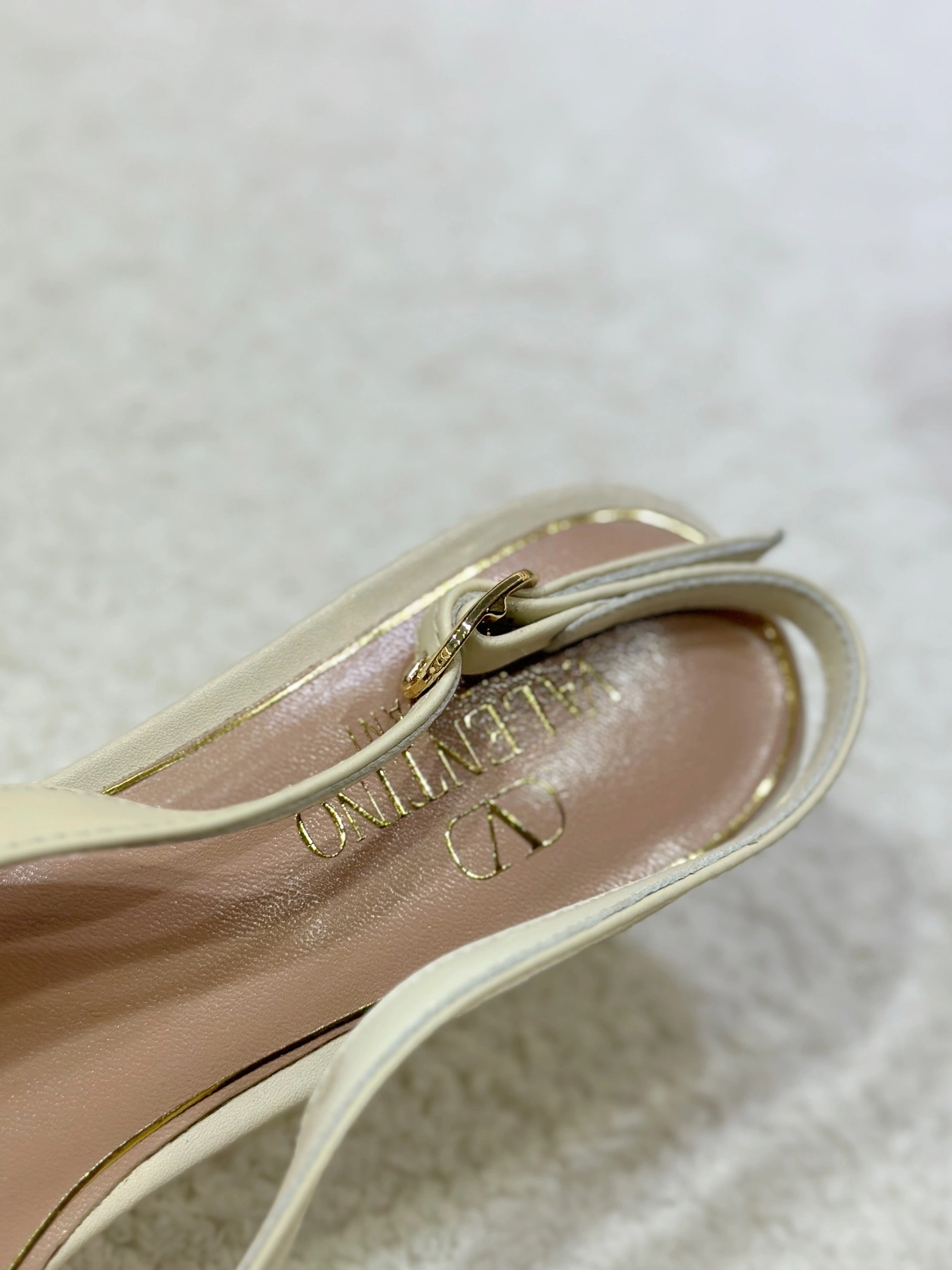 COCO-- V1859ti9o 4W0S0JB7EEY098 Heel height：6CM Calfskin sheepskin item:E-X187A1036