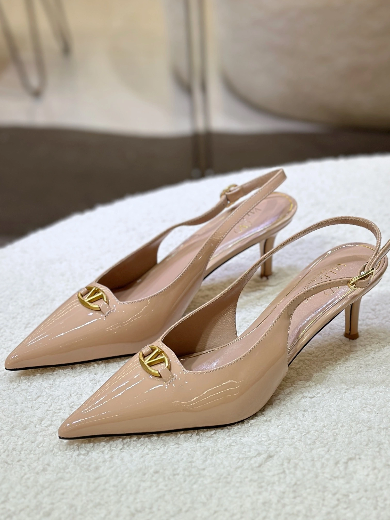 COCO-- V1859ti9o 5W2S0JB7LHSZJ2 Heel height：6CM Calfskin sheepskin item:E-X187A1037