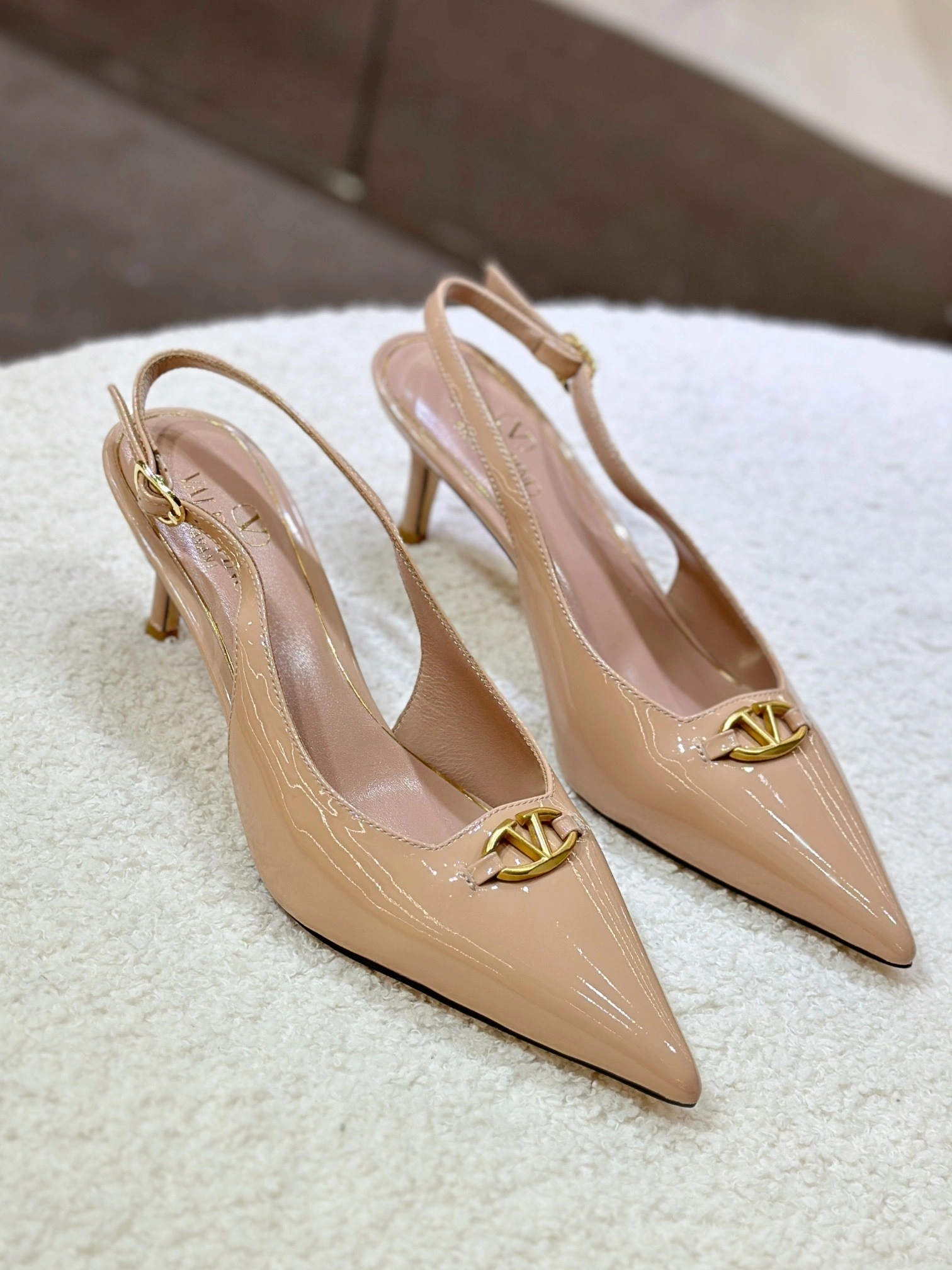 COCO-- V1859ti9o 5W2S0JB7LHSZJ2 Heel height：6CM Calfskin sheepskin item:E-X187A1037