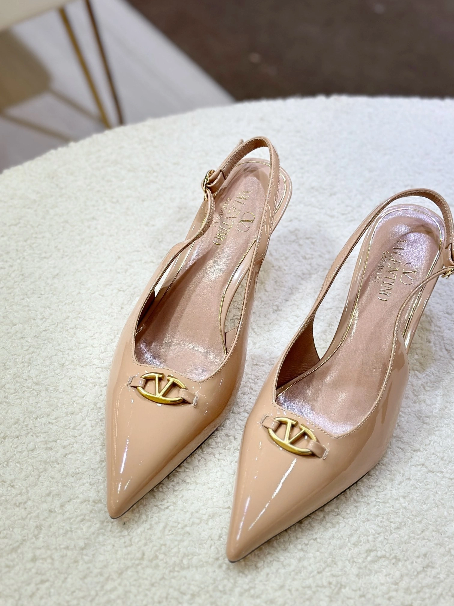 COCO-- V1859ti9o 5W2S0JB7LHSZJ2 Heel height：6CM Calfskin sheepskin item:E-X187A1037