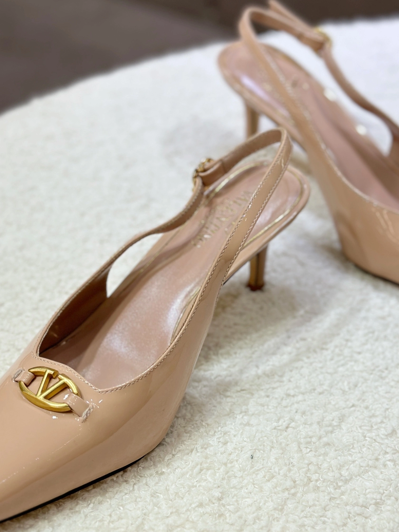 COCO-- V1859ti9o 5W2S0JB7LHSZJ2 Heel height：6CM Calfskin sheepskin item:E-X187A1037