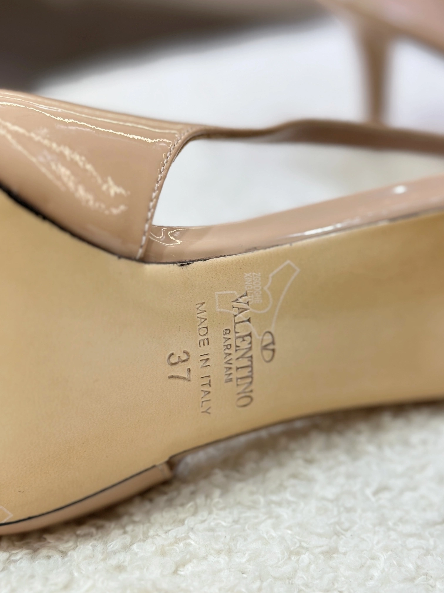COCO-- V1859ti9o 5W2S0JB7LHSZJ2 Heel height：6CM Calfskin sheepskin item:E-X187A1037
