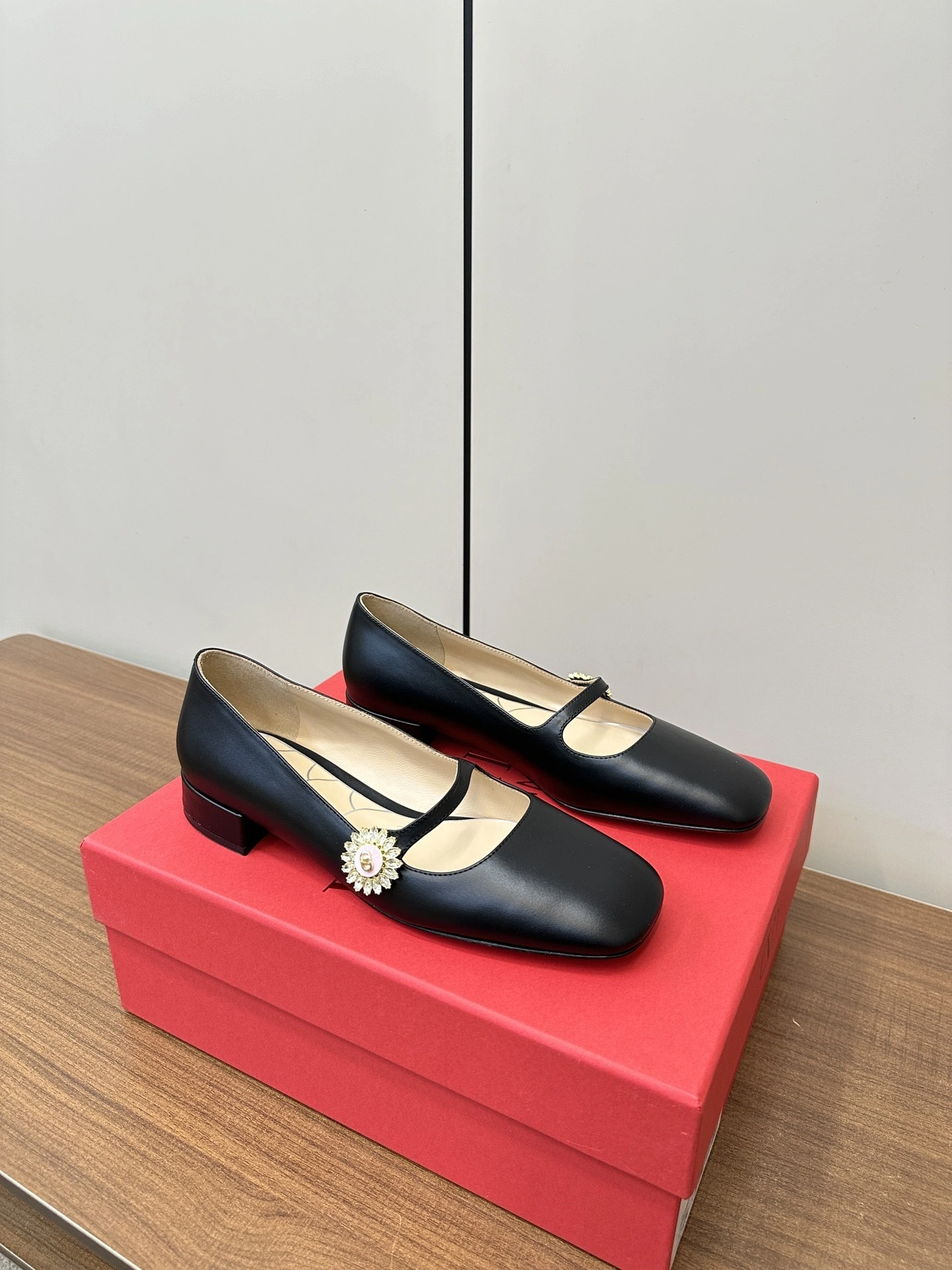 COCO-- V1859ti9o 6W2S0LL7DHS9TJ Heel height：2CM Calfskin sheepskin item:D-X000L2550