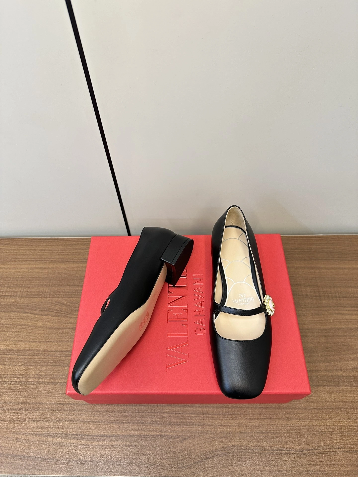 COCO-- V1859ti9o 6W2S0LL7DHS9TJ Heel height：2CM Calfskin sheepskin item:D-X000L2550