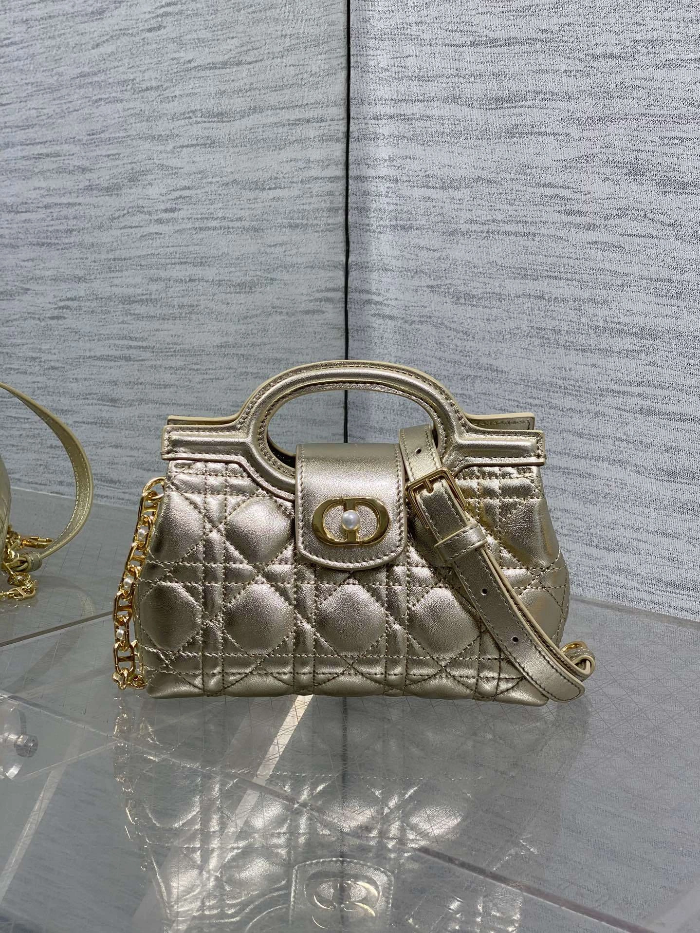 MOMO-- 4ior S3123UWEC-M25J high quality version Jolie Top Handle item:E-B000L2009T