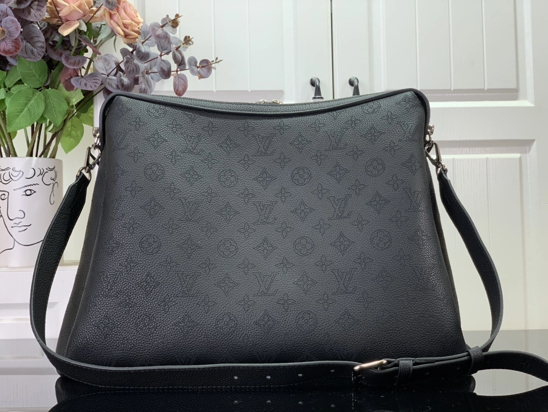 MOMO-- 8V M24132 high quality version Mahina Hand It All Calfskin item:E-B174C0530