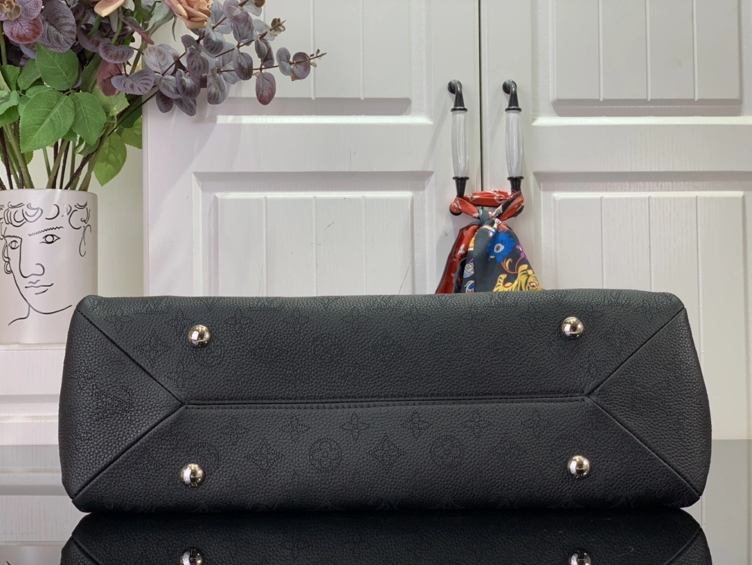 MOMO-- 8V M24132 high quality version Mahina Hand It All Calfskin item:E-B174C0530