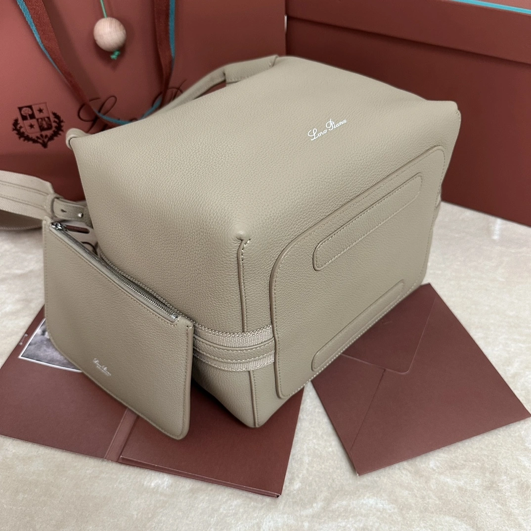 MOMO-- 8oro Pi191 FAN4646-M0P7 high quality version Bale Calfskin item:E-B177I2120
