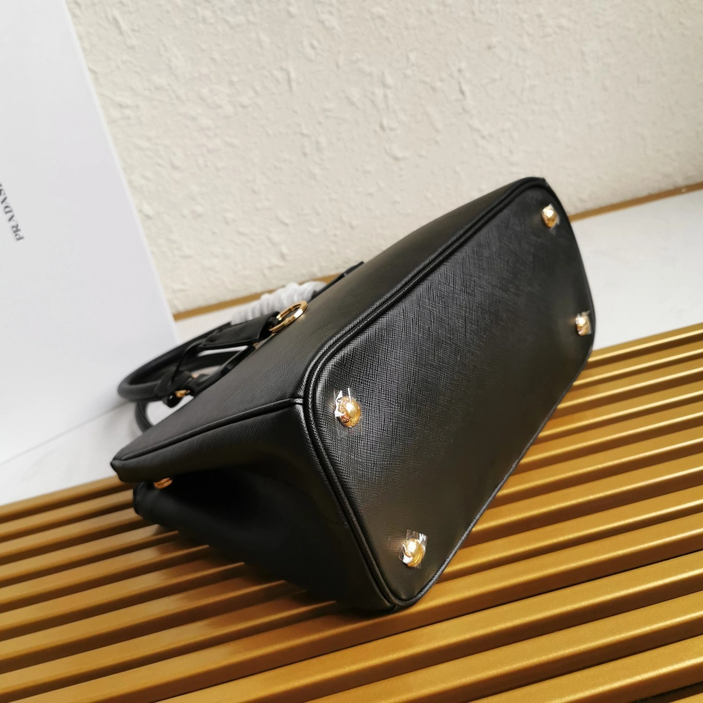 MOMO-- Pr141 1BA863_NZV_F0002_V_EOO Saffiano high quality version item:D-B000K2229