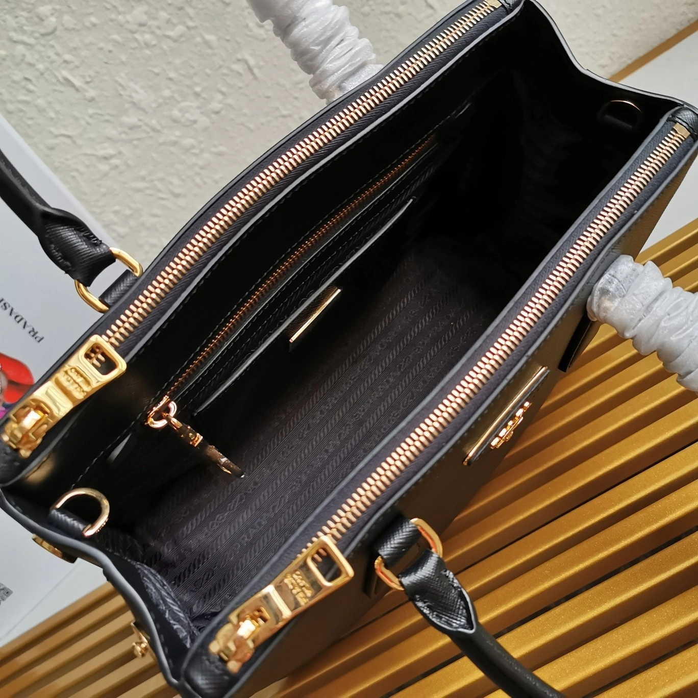 MOMO-- Pr141 1BA863_NZV_F0002_V_EOO Saffiano high quality version item:D-B000K2229
