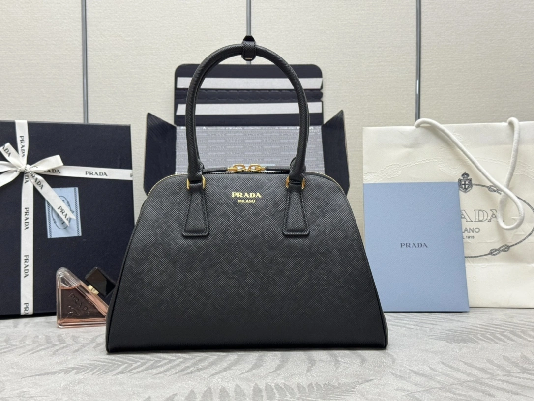 MOMO-- Pr141 1BG537_2A4A_F0002_V_MOM high quality version cowhide item:D-B000K1927