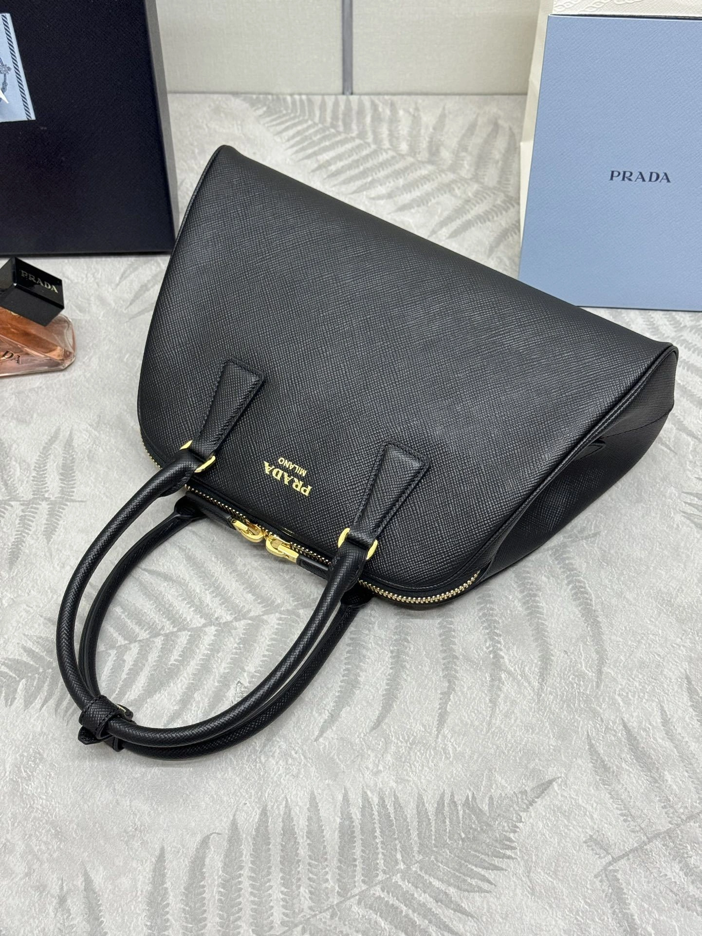MOMO-- Pr141 1BG537_2A4A_F0002_V_MOM high quality version cowhide item:D-B000K1927