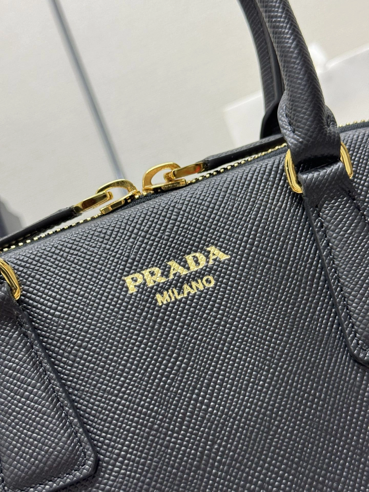 MOMO-- Pr141 1BG537_2A4A_F0002_V_MOM high quality version cowhide item:D-B000K1927