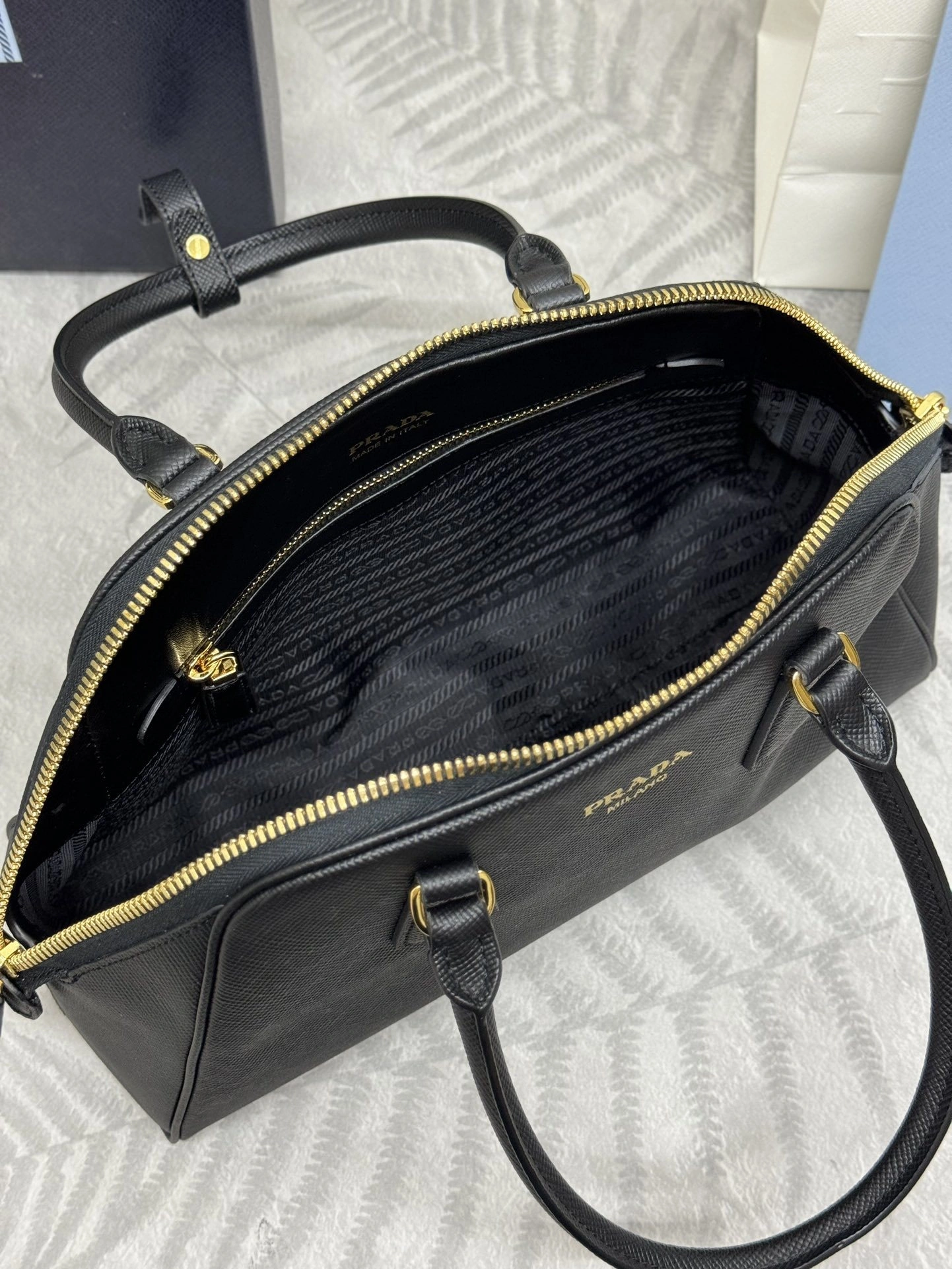 MOMO-- Pr141 1BG537_2A4A_F0002_V_MOM high quality version cowhide item:D-B000K1927