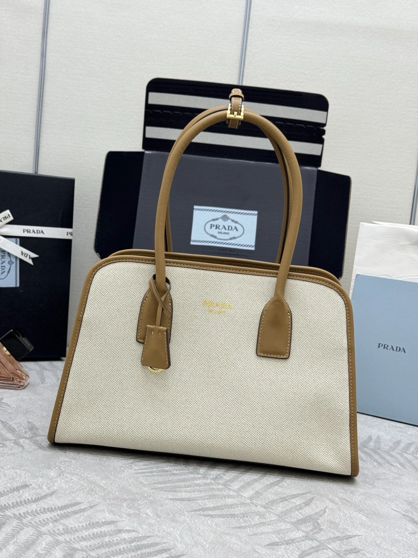 MOMO-- Pr141 1BG572_2HJA_F0KFZ_V_OOZ high quality version cowhide item:E-B000K0710