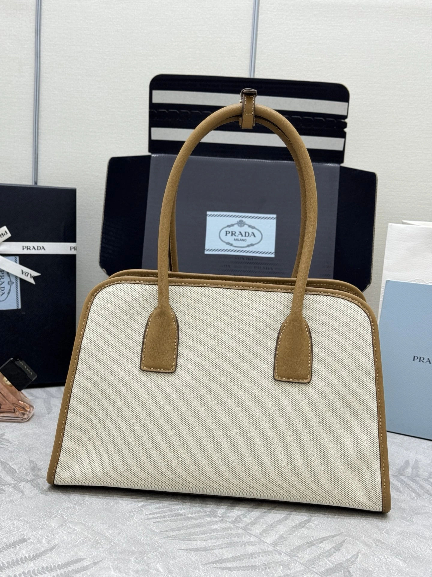 MOMO-- Pr141 1BG572_2HJA_F0KFZ_V_OOZ high quality version cowhide item:E-B000K0710