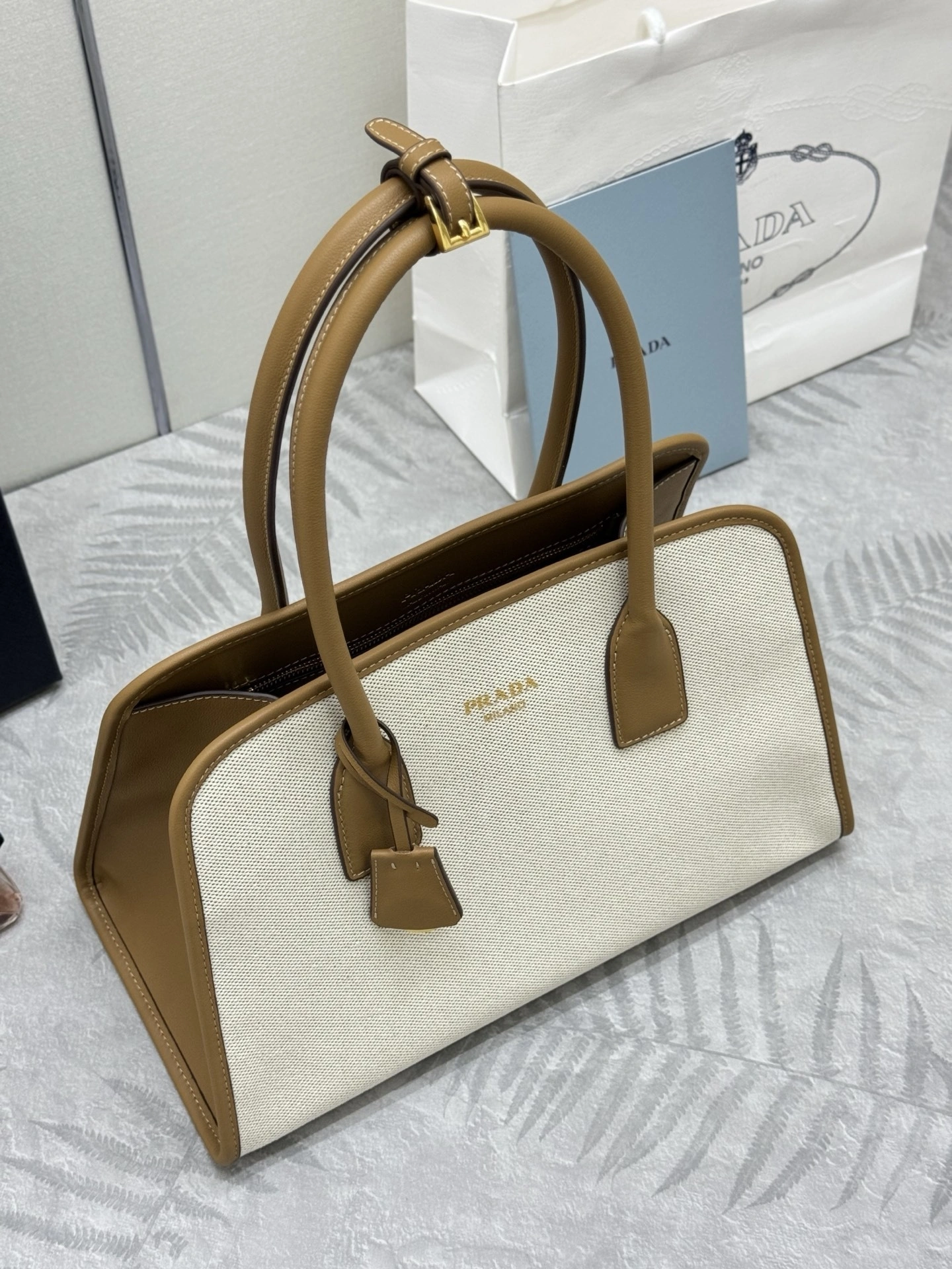 MOMO-- Pr141 1BG572_2HJA_F0KFZ_V_OOZ high quality version cowhide item:E-B000K0710