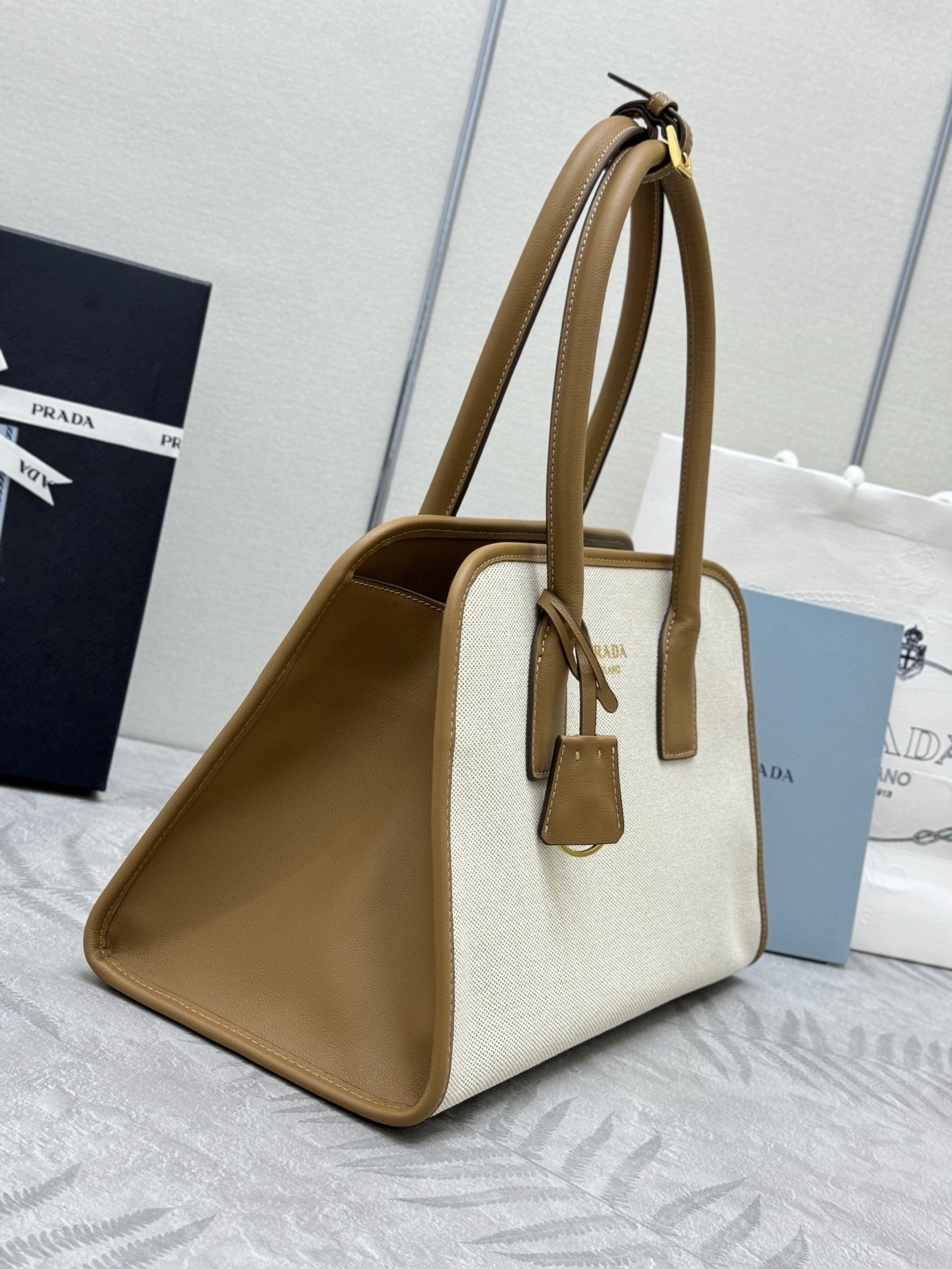 MOMO-- Pr141 1BG572_2HJA_F0KFZ_V_OOZ high quality version cowhide item:E-B000K0710