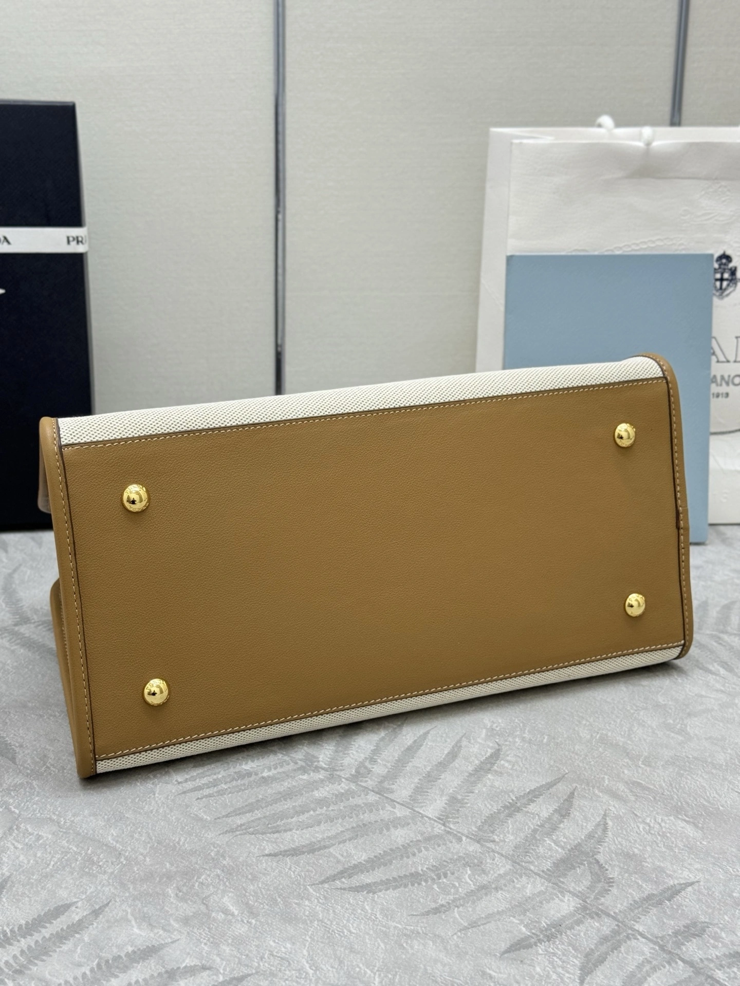 MOMO-- Pr141 1BG572_2HJA_F0KFZ_V_OOZ high quality version cowhide item:E-B000K0710