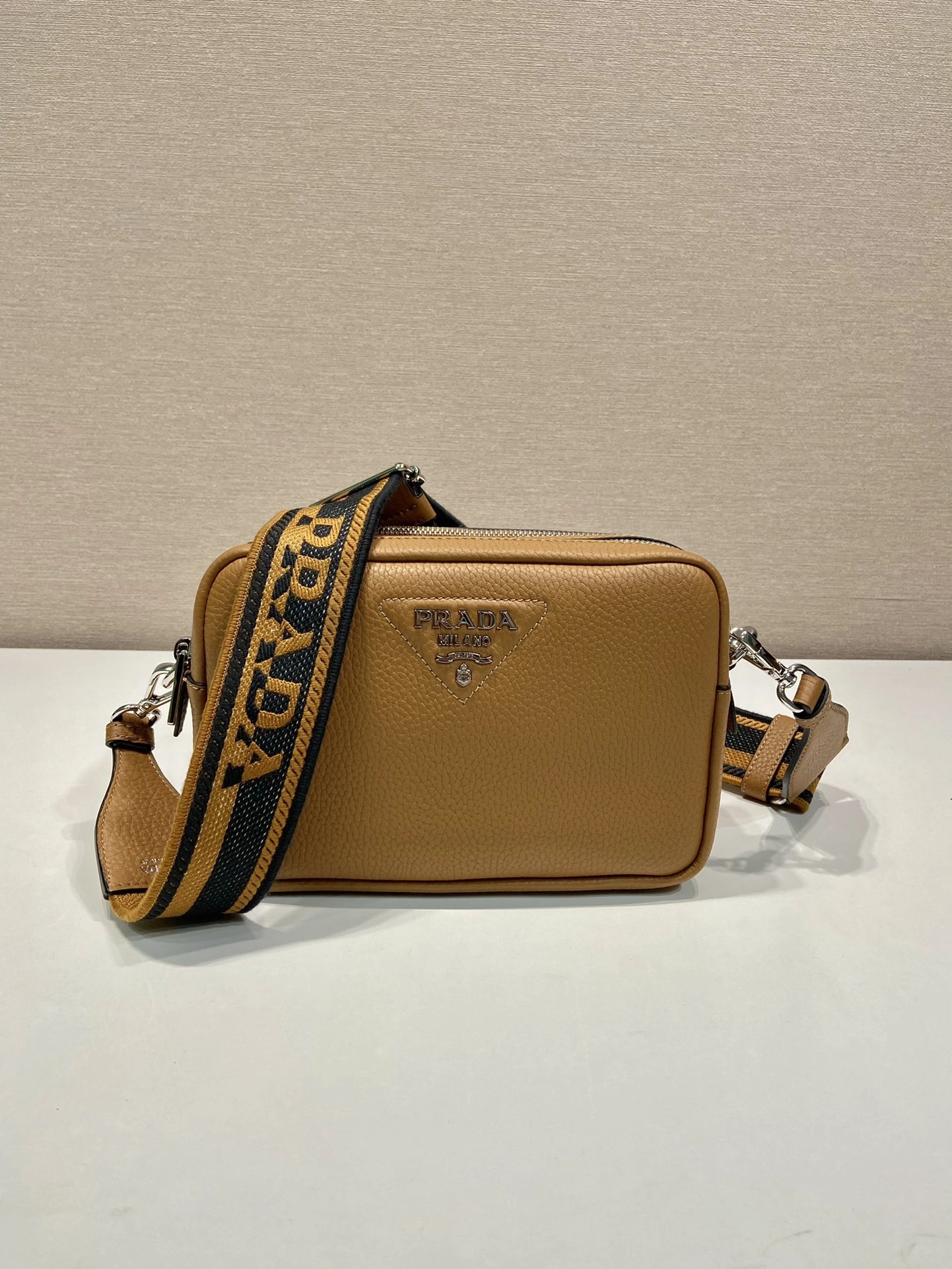 MOMO-- Pr141 1BH082_2DKV_F03OF_V_3OM high quality version cowhide item:D-B000K1933