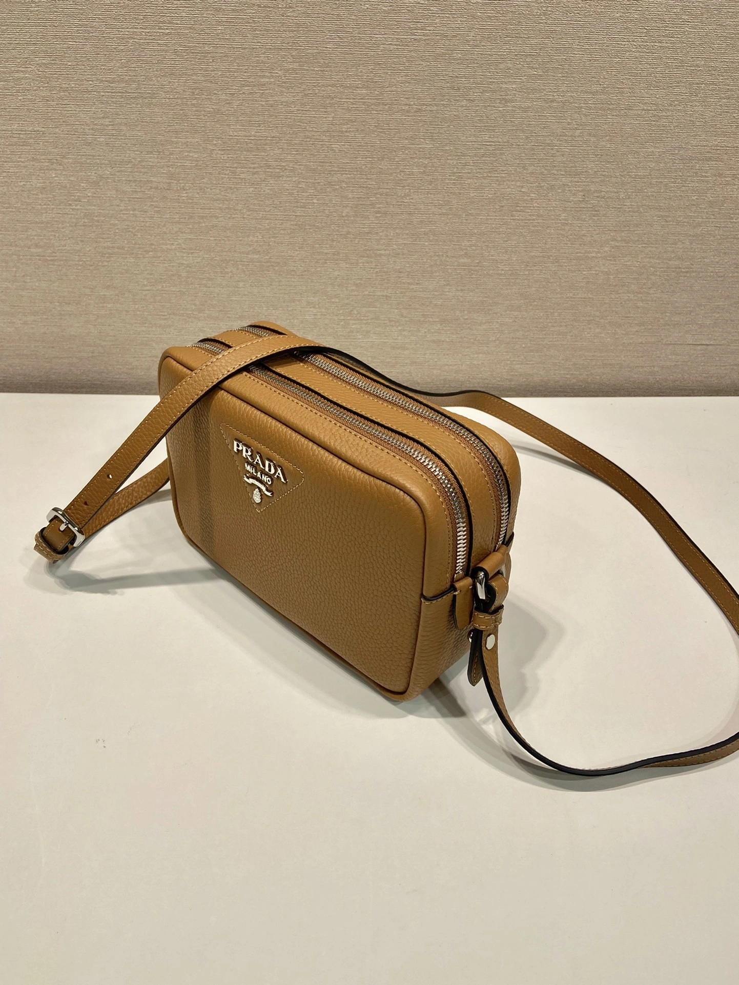 MOMO-- Pr141 1BH082_2DKV_F03OF_V_3OM high quality version cowhide item:D-B000K1933