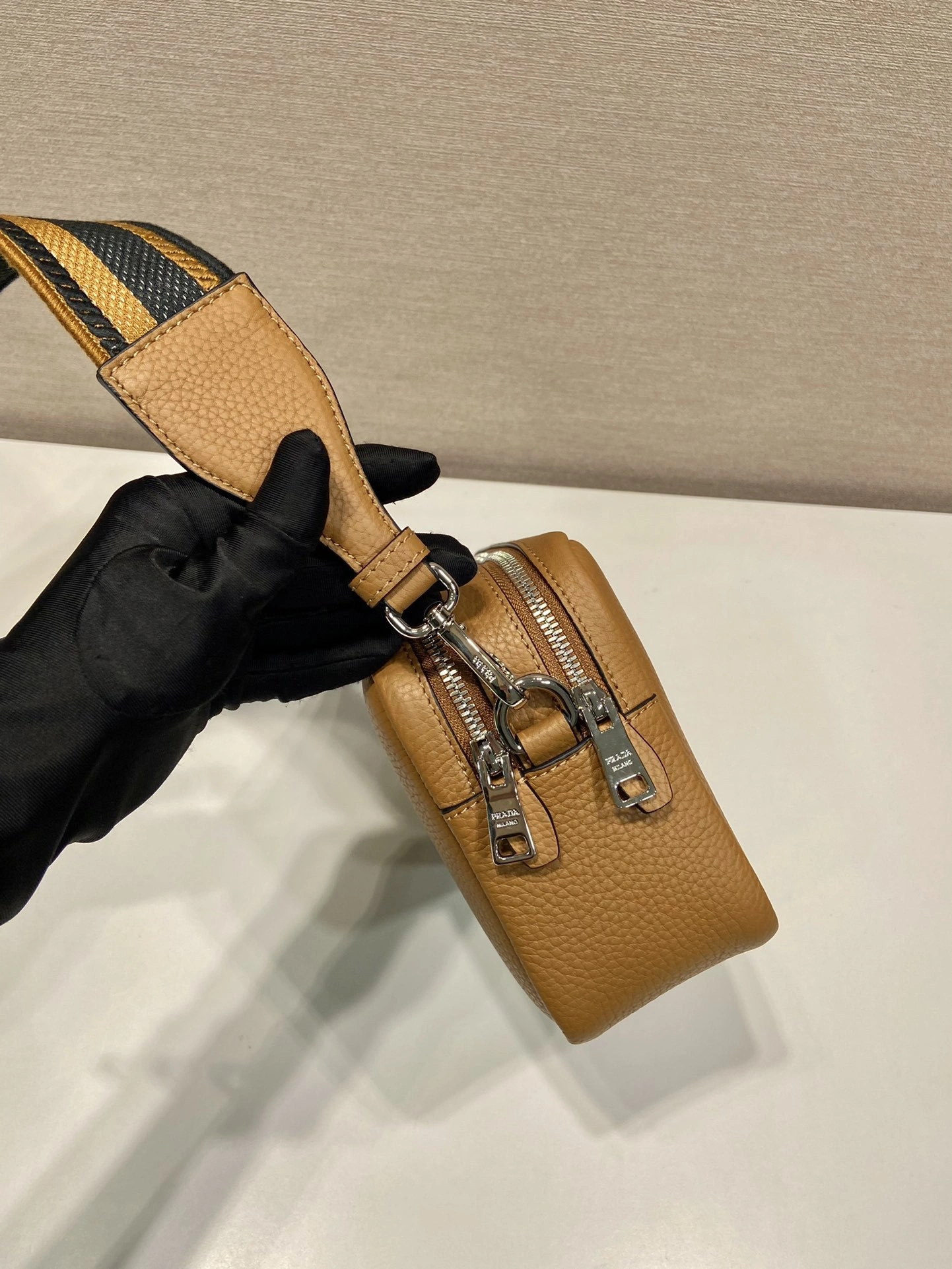 MOMO-- Pr141 1BH082_2DKV_F03OF_V_3OM high quality version cowhide item:D-B000K1933