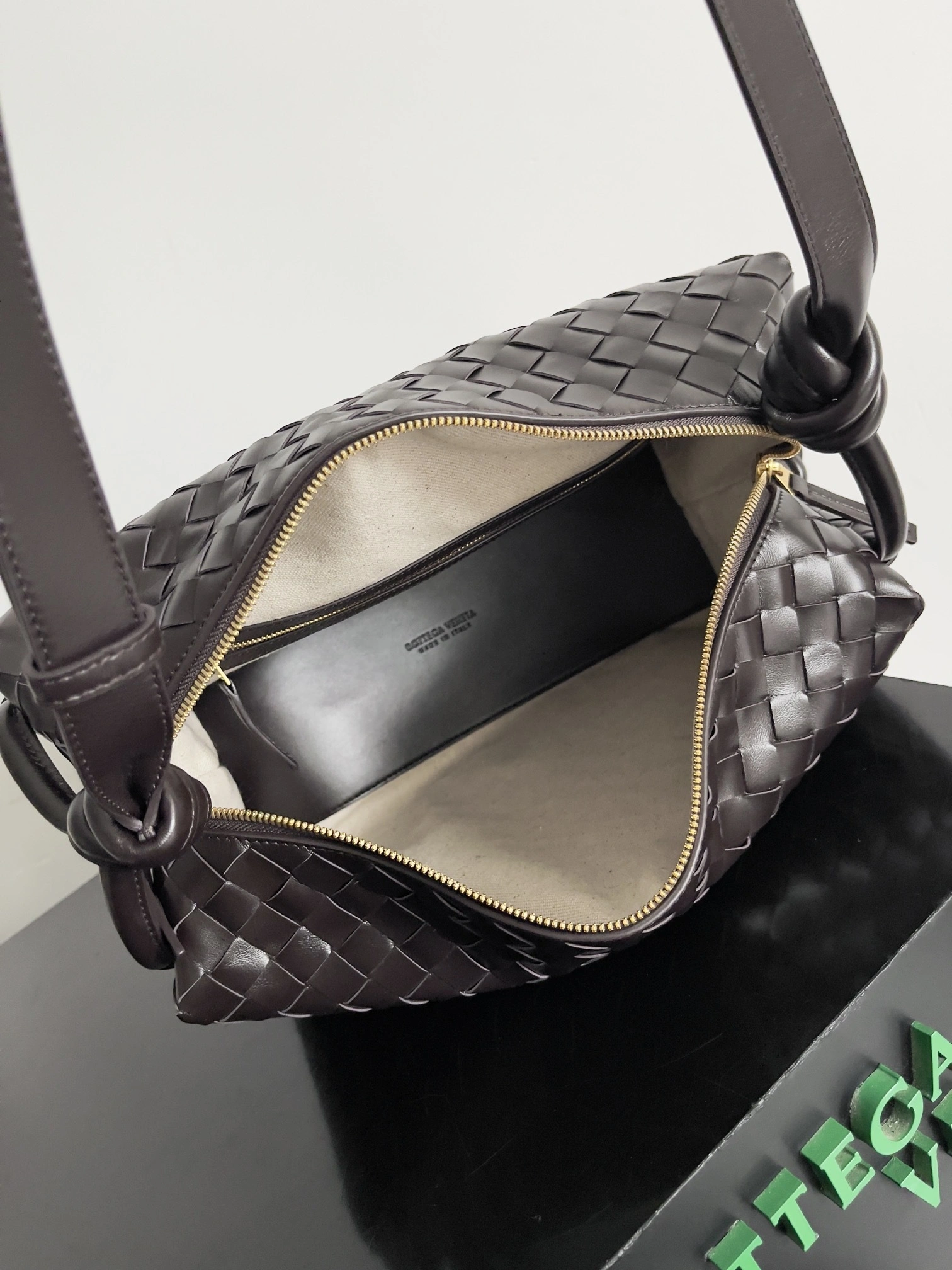 MOMO-- V595t1 796619V2HL12190 high quality version Loop weekender item:E-B063A0953