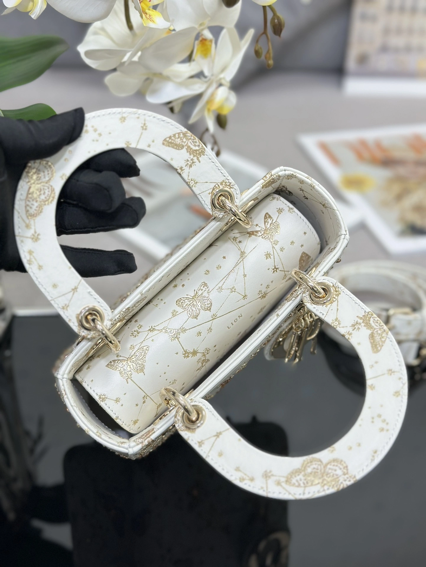 MOMO--4ior M0531OBZY-M933 high quality version cowhide embroidery item:F-B813A2308