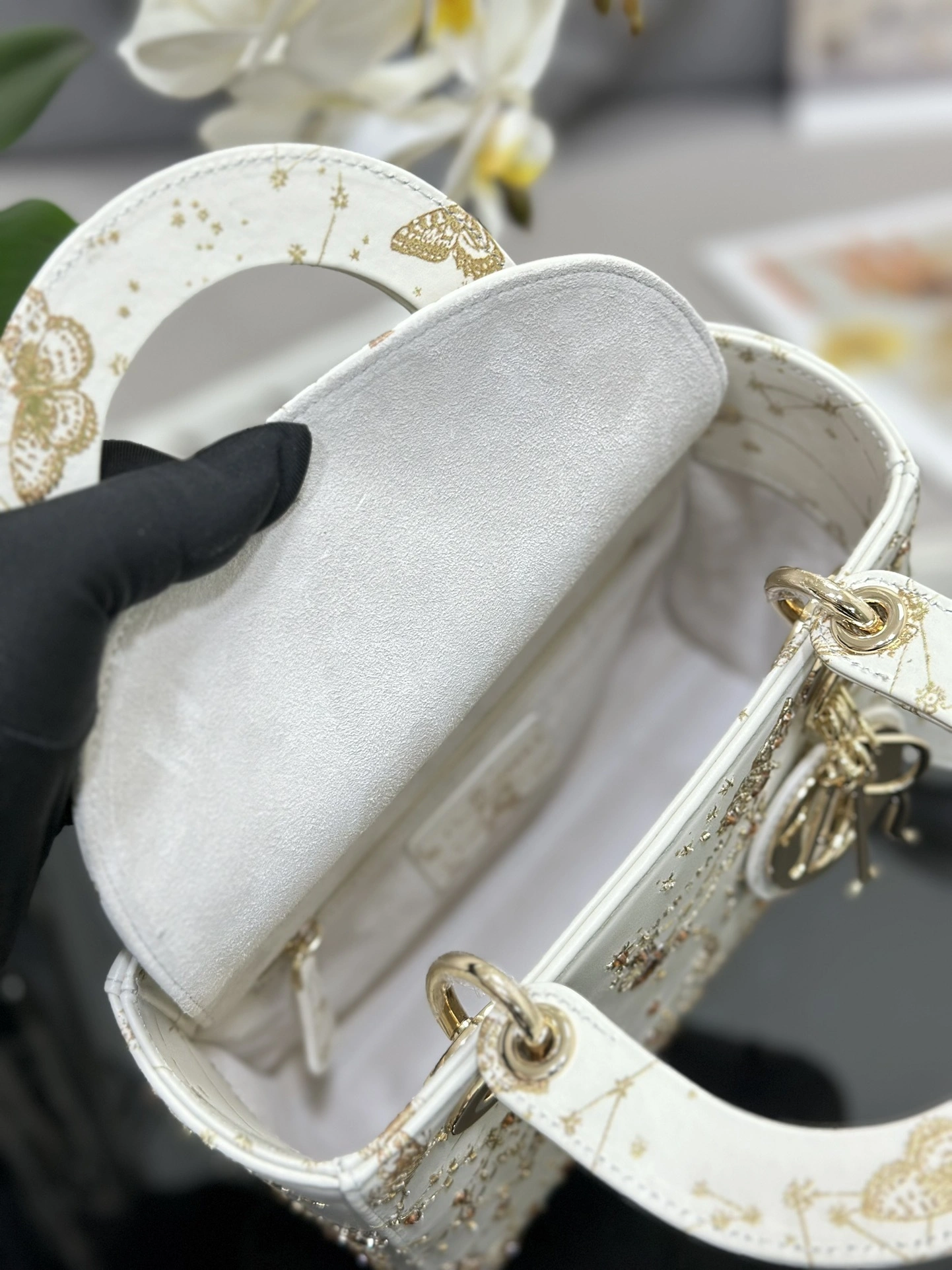 MOMO--4ior M0531OBZY-M933 high quality version cowhide embroidery item:F-B813A2308