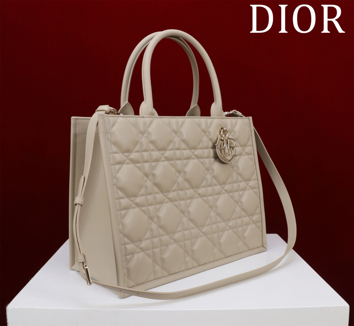 MOMO--4ior M1324OWHP-M51U high quality version Book Tote cowhide item:E-B000L2061T