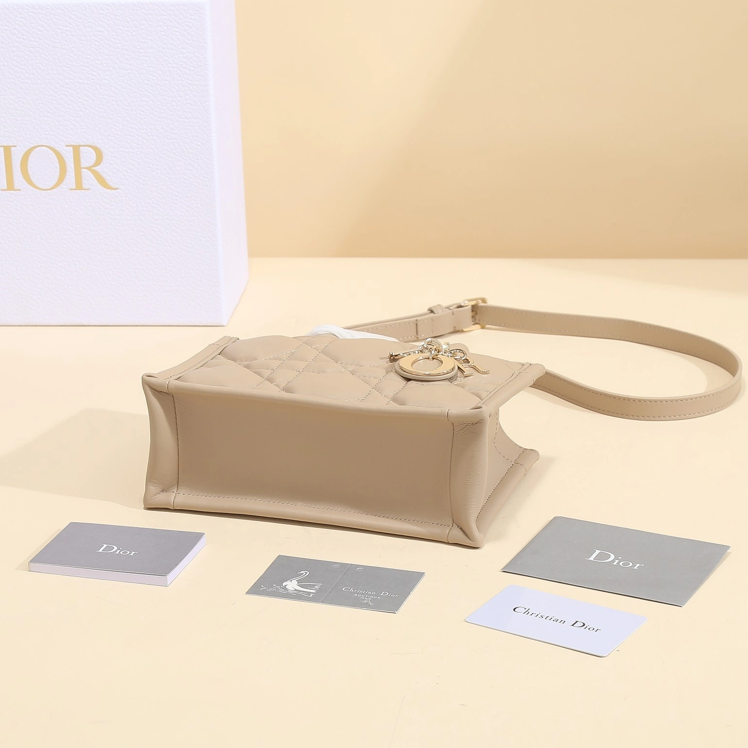 MOMO--4ior S5573OWHP-M59U high quality version Book Tote cowhide item:E-B000L2060T