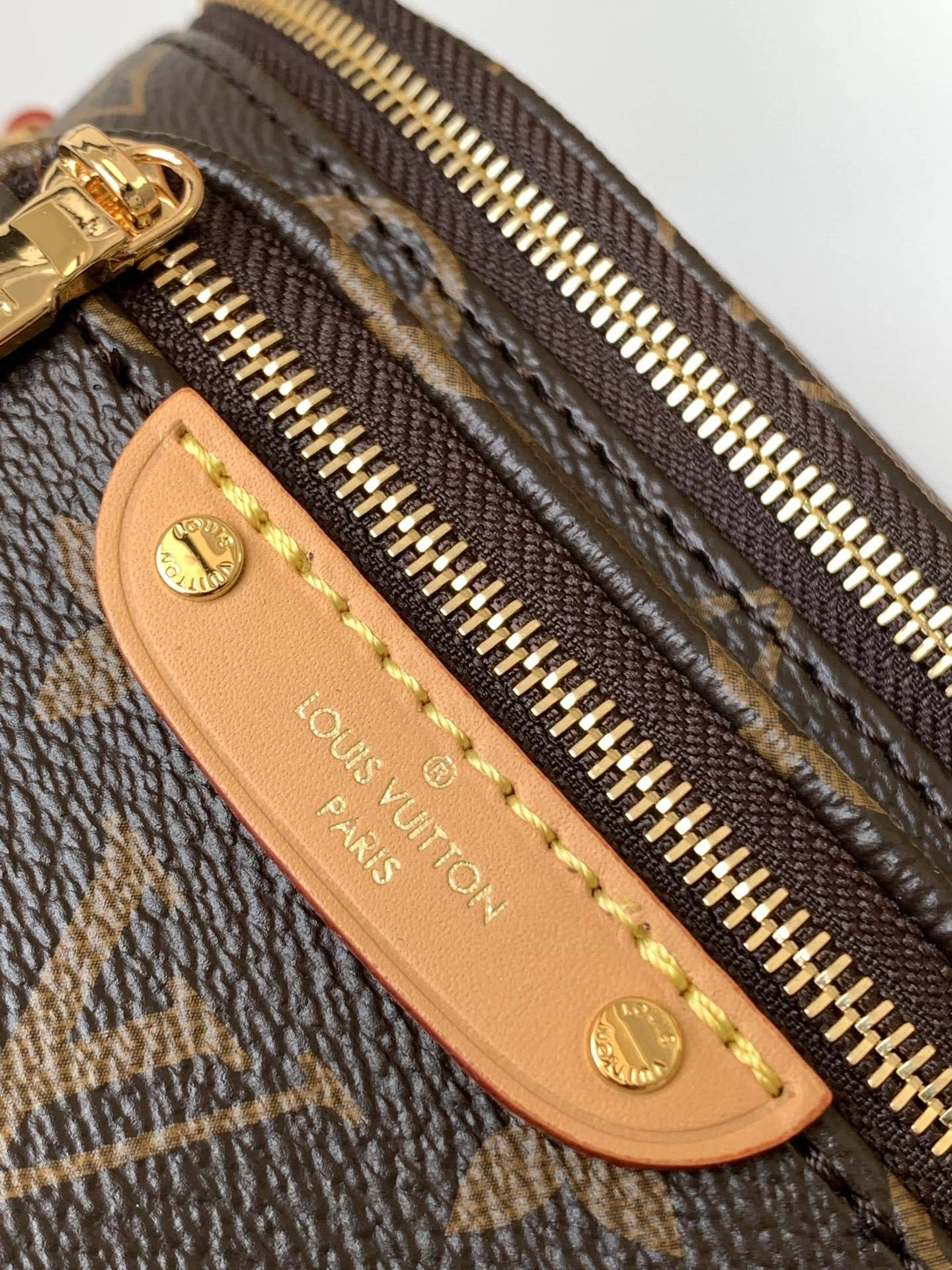 MOMO--8V M82335 high quality version Mini Bumbag Gradient cowhide item:F-B000A2129