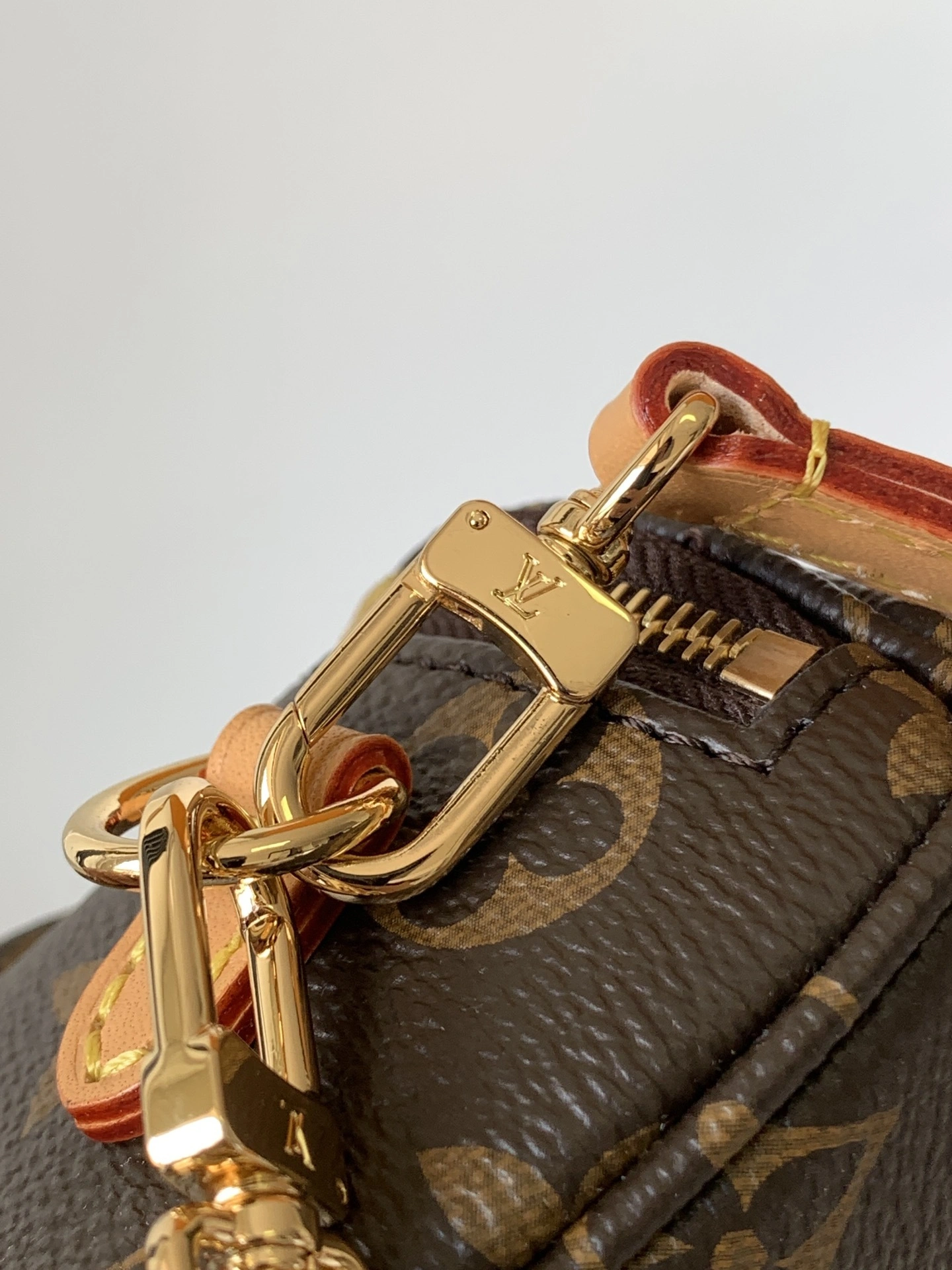 MOMO--8V M82335 high quality version Mini Bumbag Gradient cowhide item:F-B000A2129