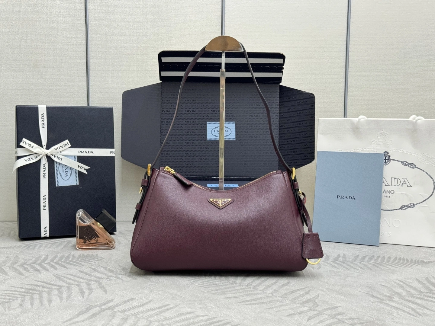 MOMO--Pr141 1BC229_2CYS_F0LV7 high quality version Aimee Calfskin item:E-B000K0642