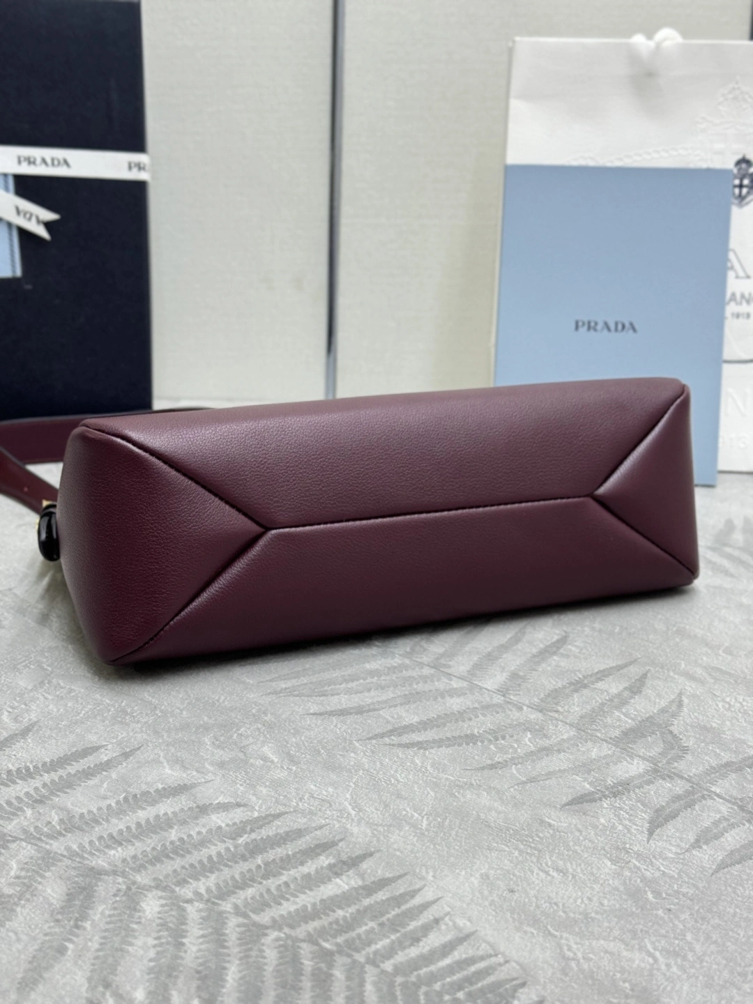 MOMO--Pr141 1BC229_2CYS_F0LV7 high quality version Aimee Calfskin item:E-B000K0642