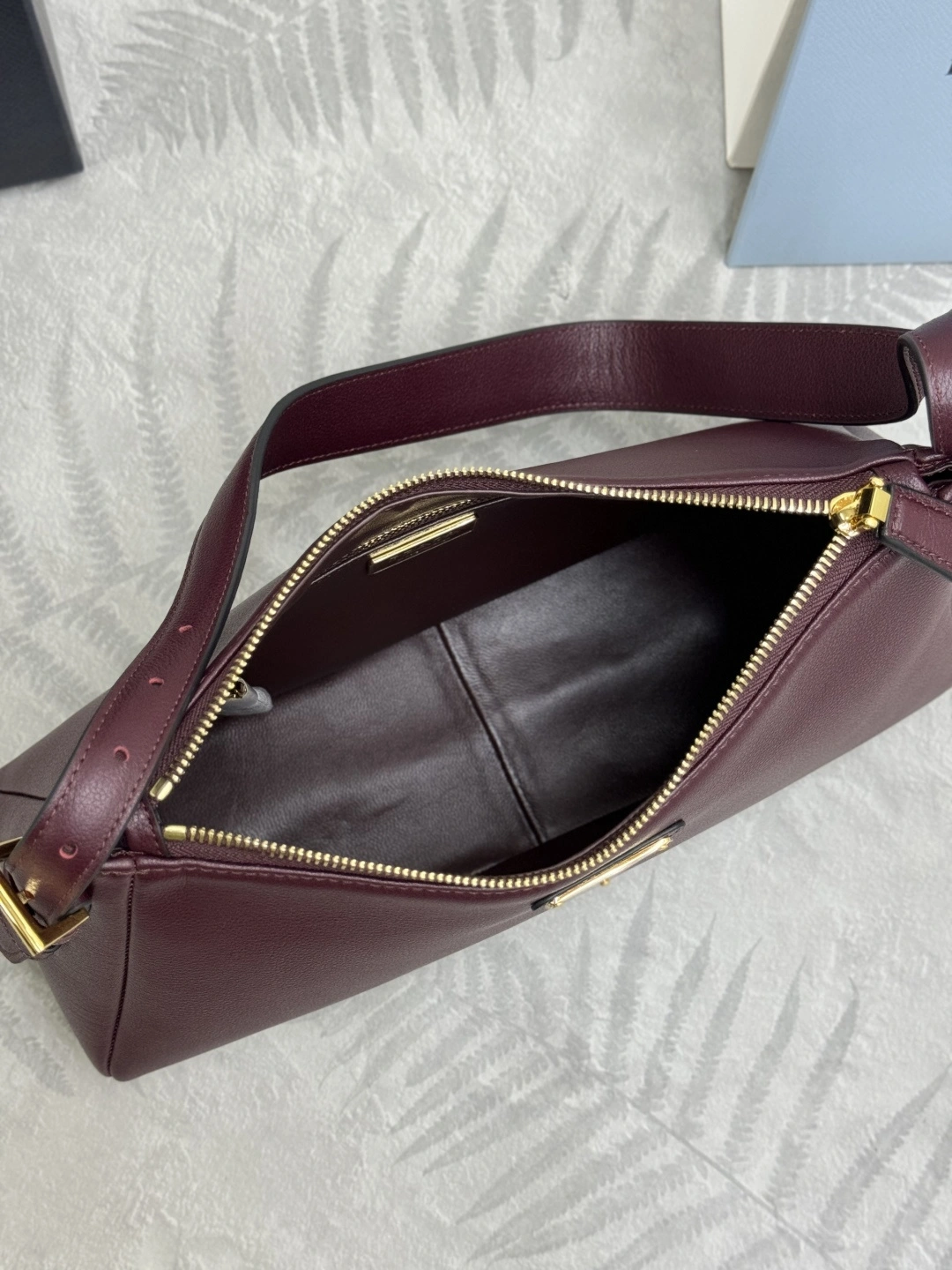 MOMO--Pr141 1BC229_2CYS_F0LV7 high quality version Aimee Calfskin item:E-B000K0642