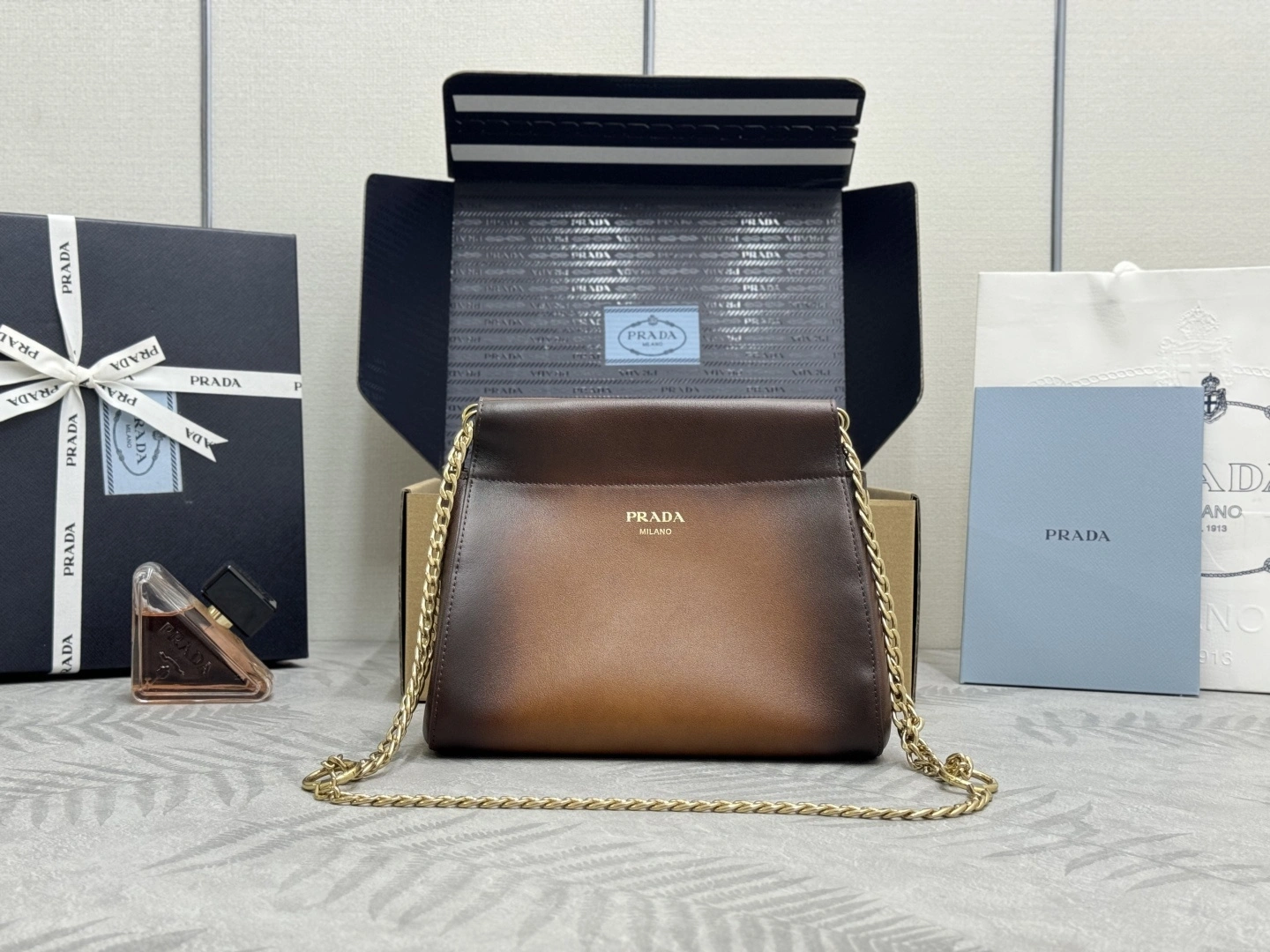 MOMO--Pr141 1BC263_2HMZ_F0046 high quality version Enchaîné cowhide item:E-B000K0734