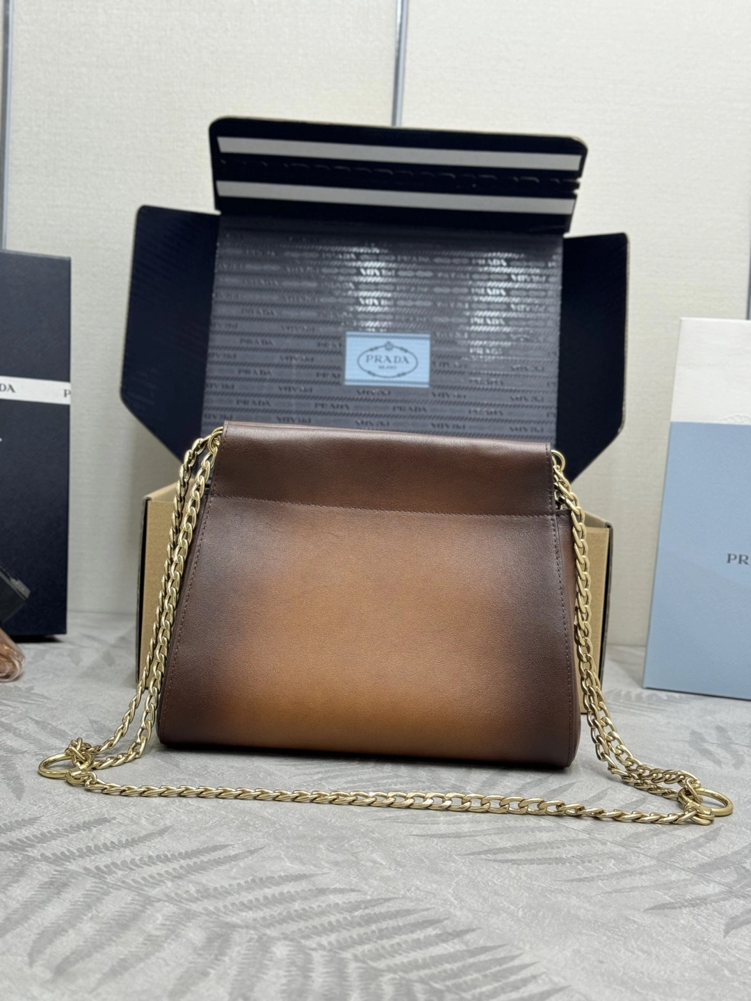MOMO--Pr141 1BC263_2HMZ_F0046 high quality version Enchaîné cowhide item:E-B000K0734