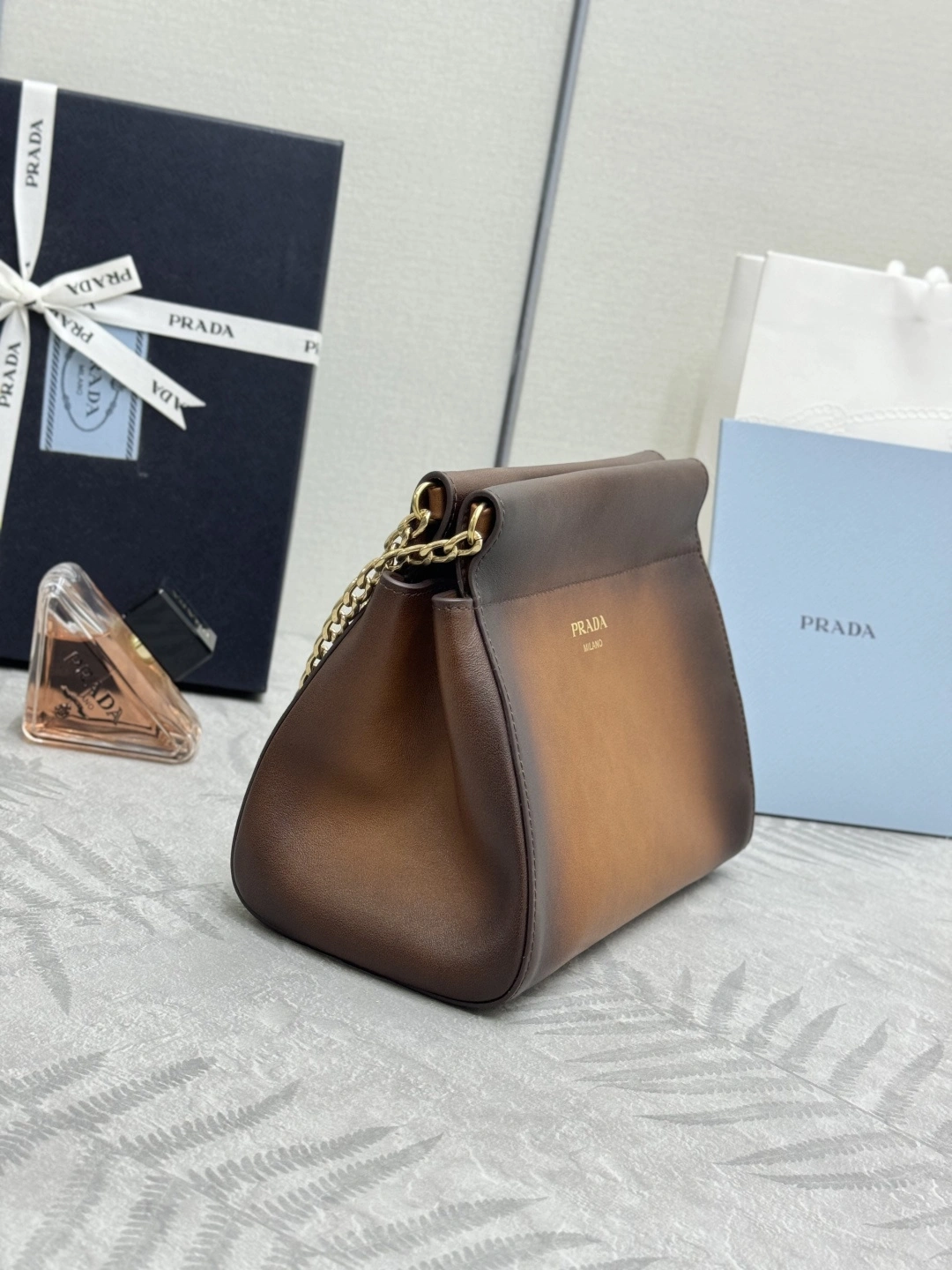 MOMO--Pr141 1BC263_2HMZ_F0046 high quality version Enchaîné cowhide item:E-B000K0734
