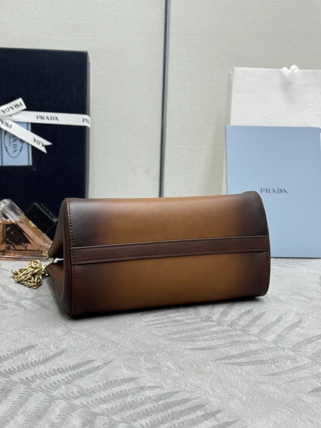 MOMO--Pr141 1BC263_2HMZ_F0046 high quality version Enchaîné cowhide item:E-B000K0734