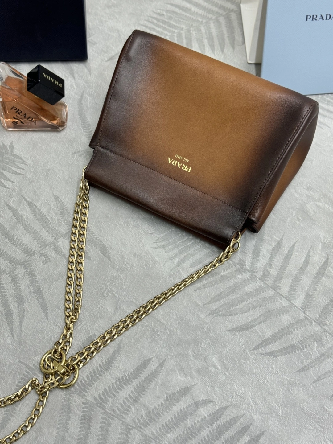 MOMO--Pr141 1BC263_2HMZ_F0046 high quality version Enchaîné cowhide item:E-B000K0734