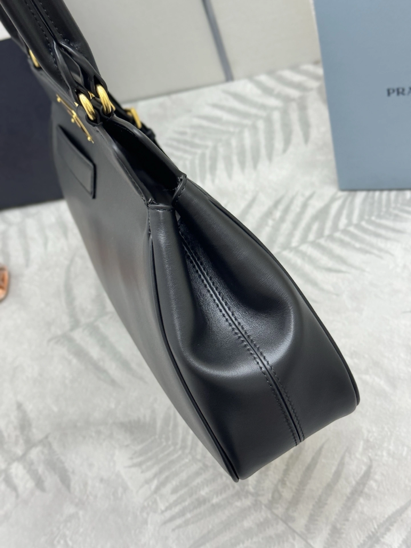 MOMO--Pr141 1BG569_2HIA_F0002_V_DOO high quality version Calfskin item:E-B000K0633