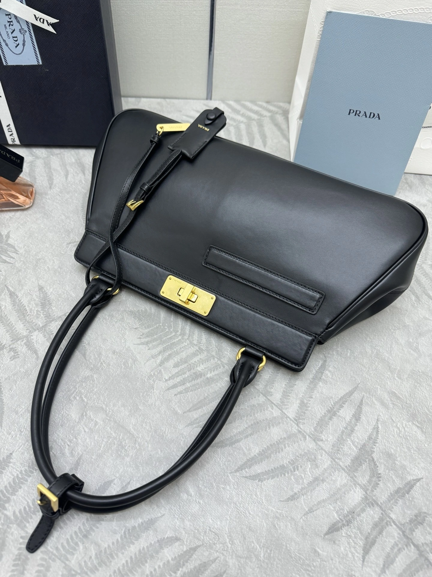 MOMO--Pr141 1BG569_2HIA_F0002_V_DOO high quality version Calfskin item:E-B000K0633