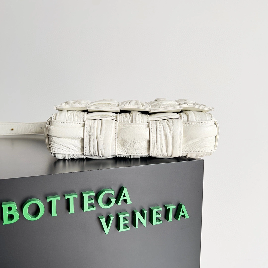 MOMO- high quality version 717089V2FY19092 2022 Cassette cowhide item：B-B063J1622C
